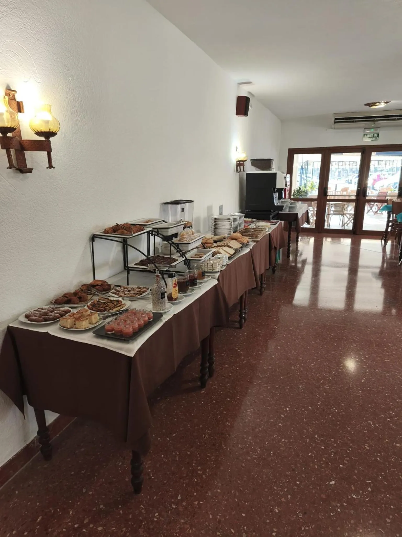 Dining area in Hotel Blason Junior