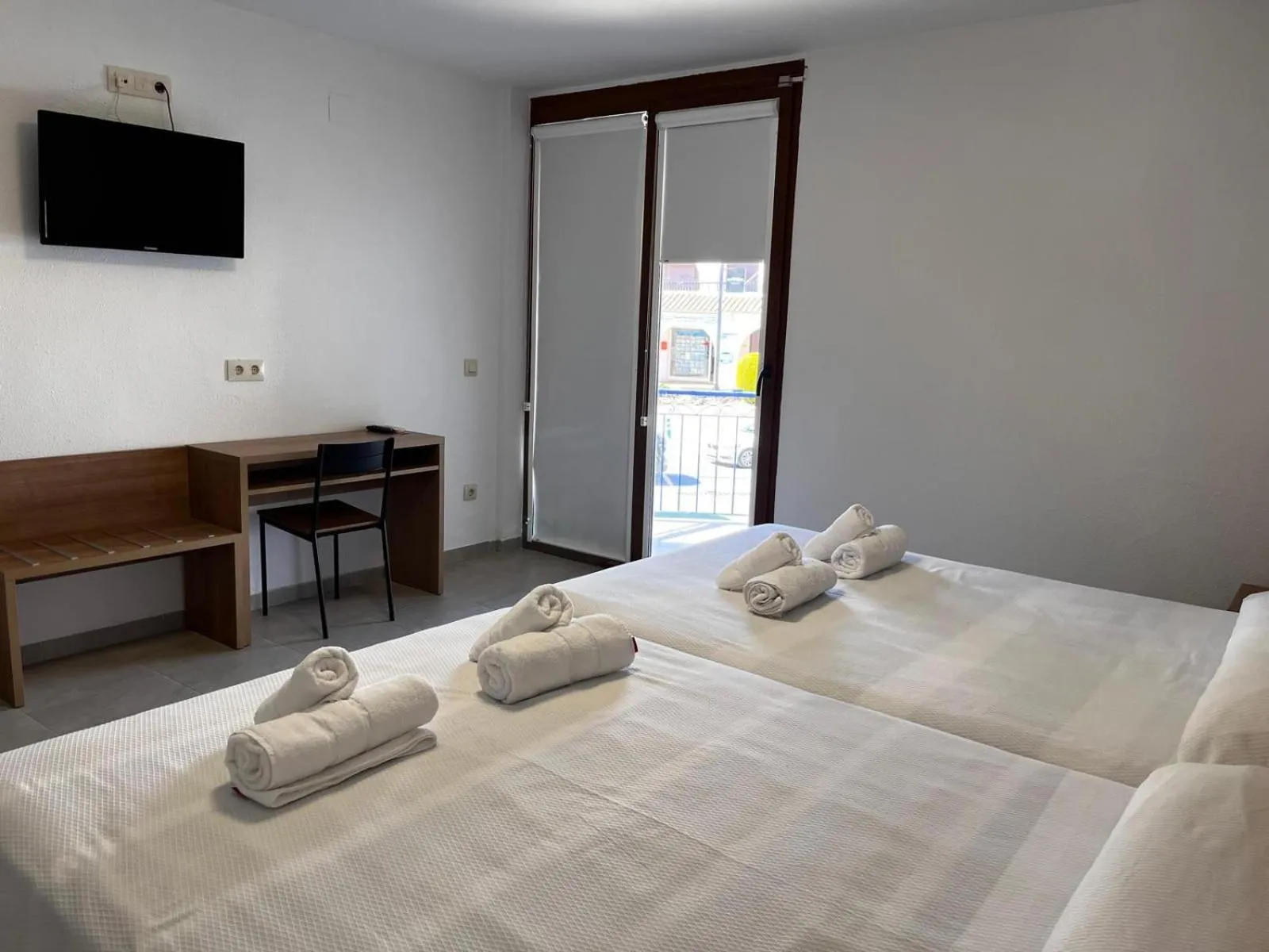 Photo of the whole room, Bed in Hotel Blason Junior