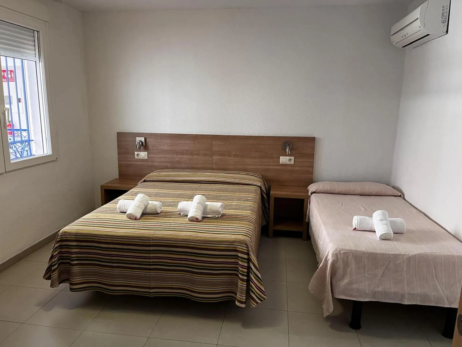 Photo of the whole room, Bed in Hotel Blason Junior