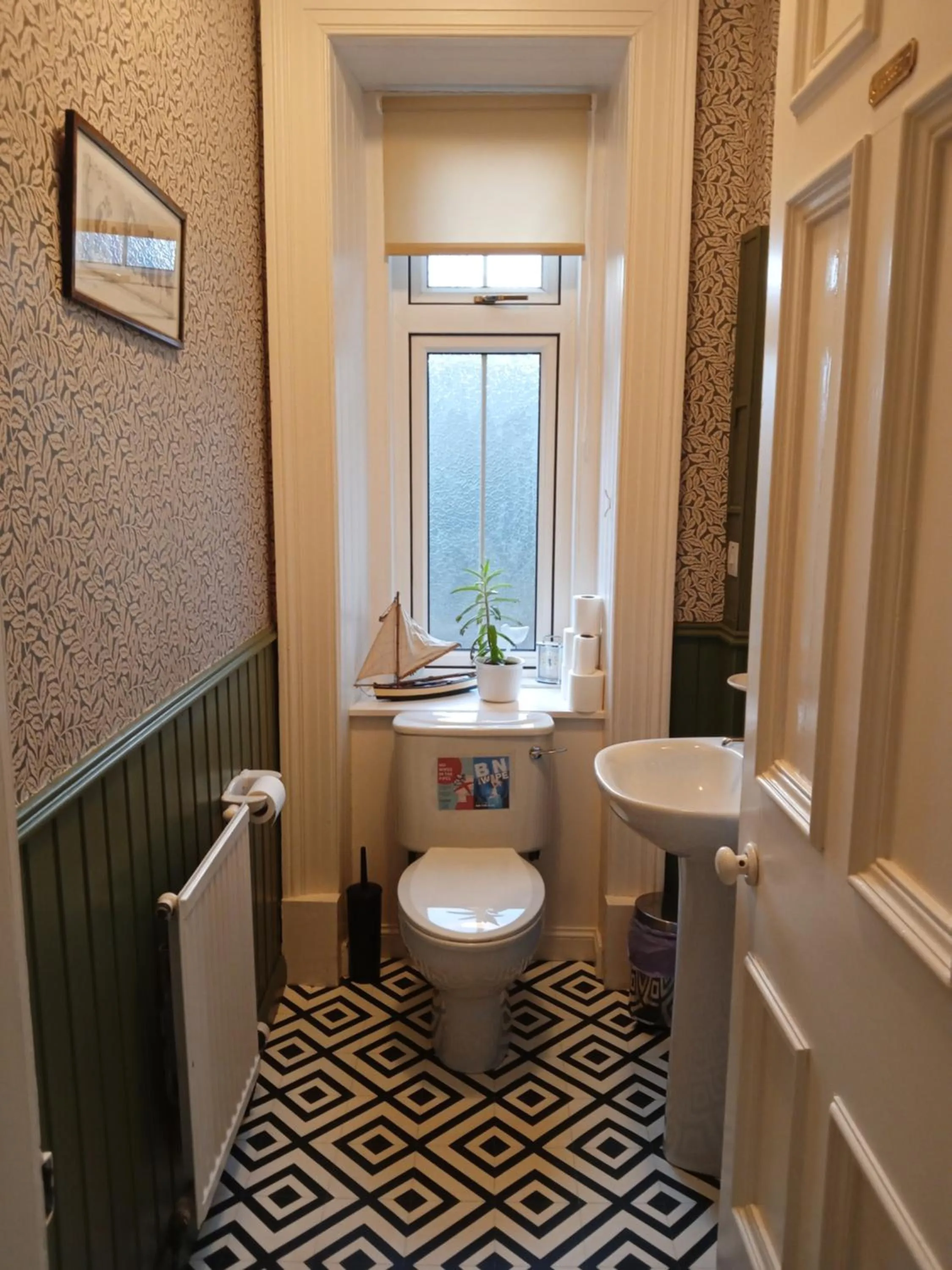Toilet in Greenland House B&B