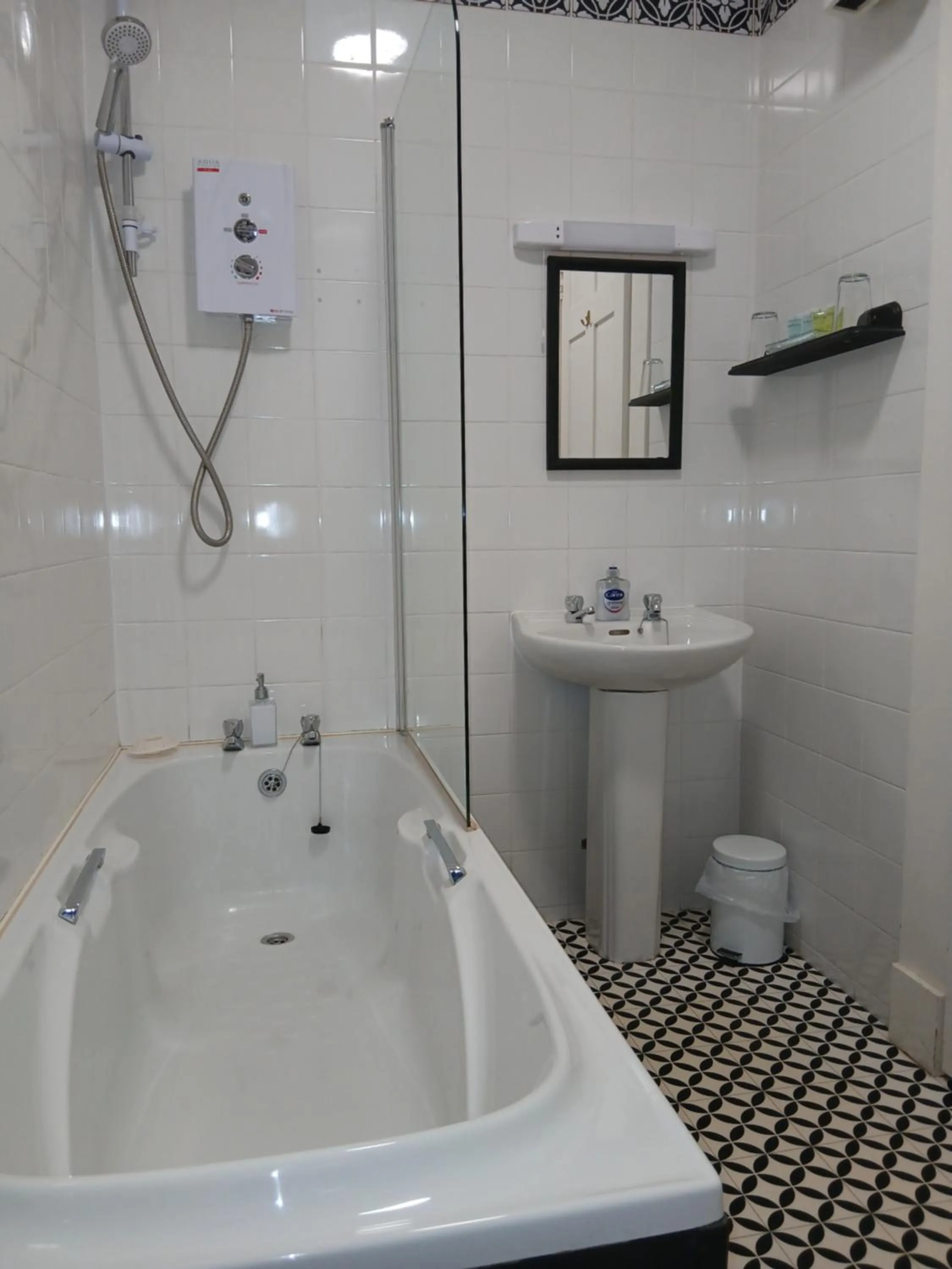 Bathroom in Greenland House B&B