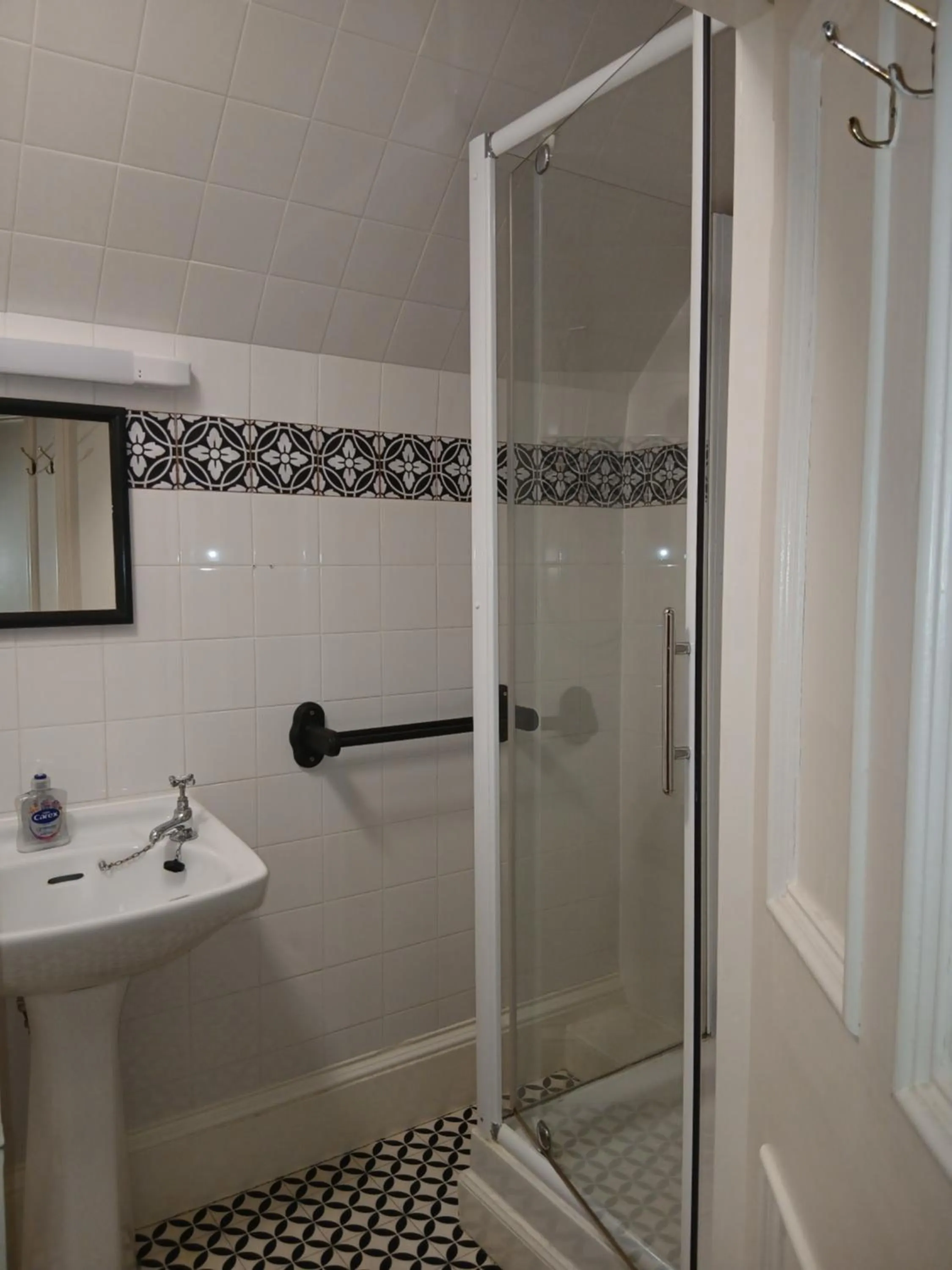 Bathroom in Greenland House B&B