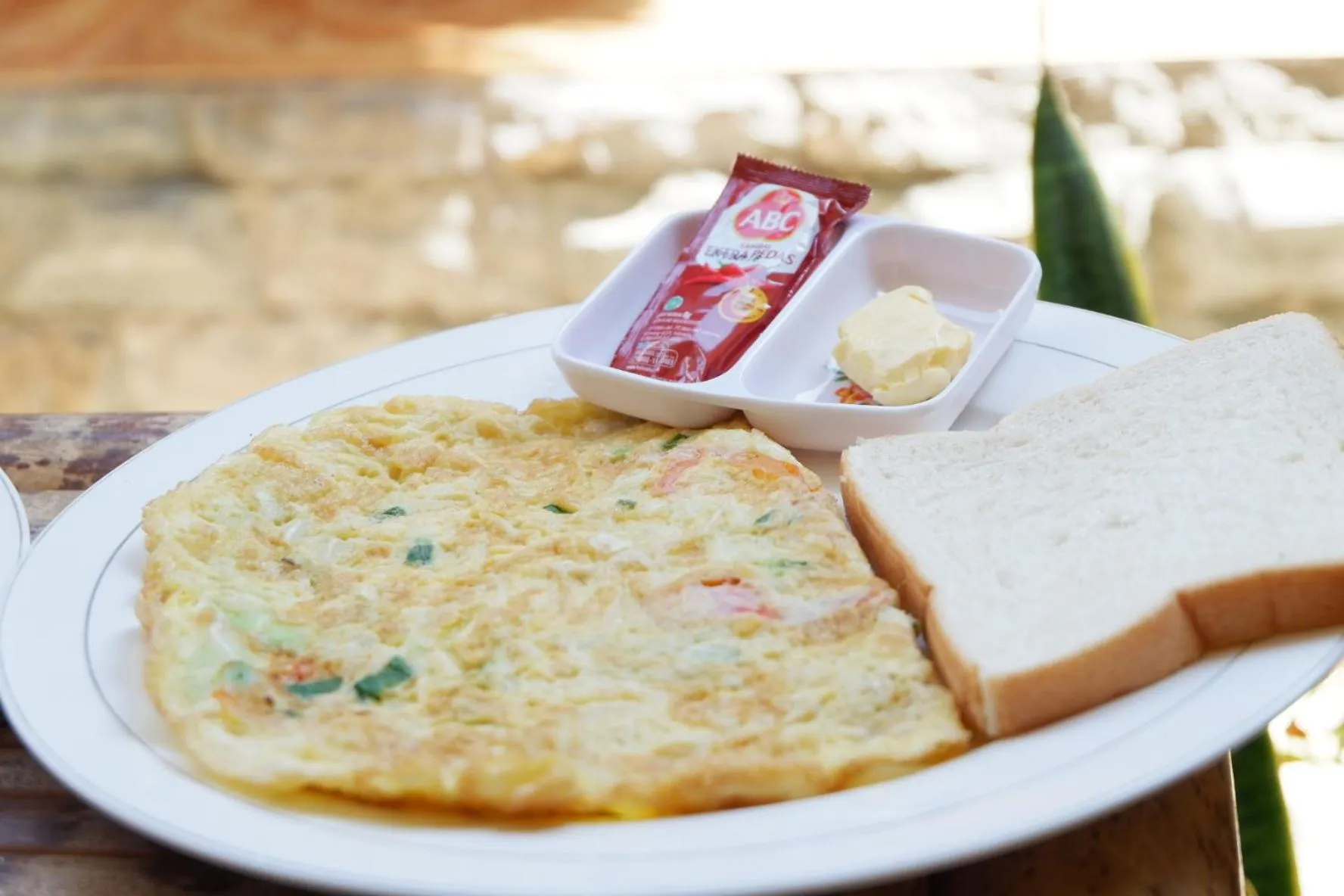 Breakfast in Tropical Garden Inn