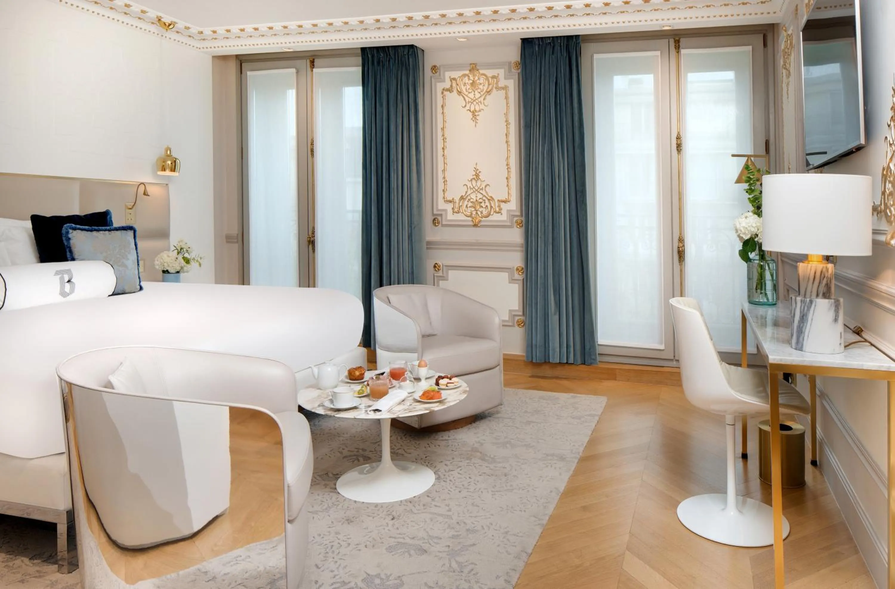 Seating area, Bed in Hotel Bowmann