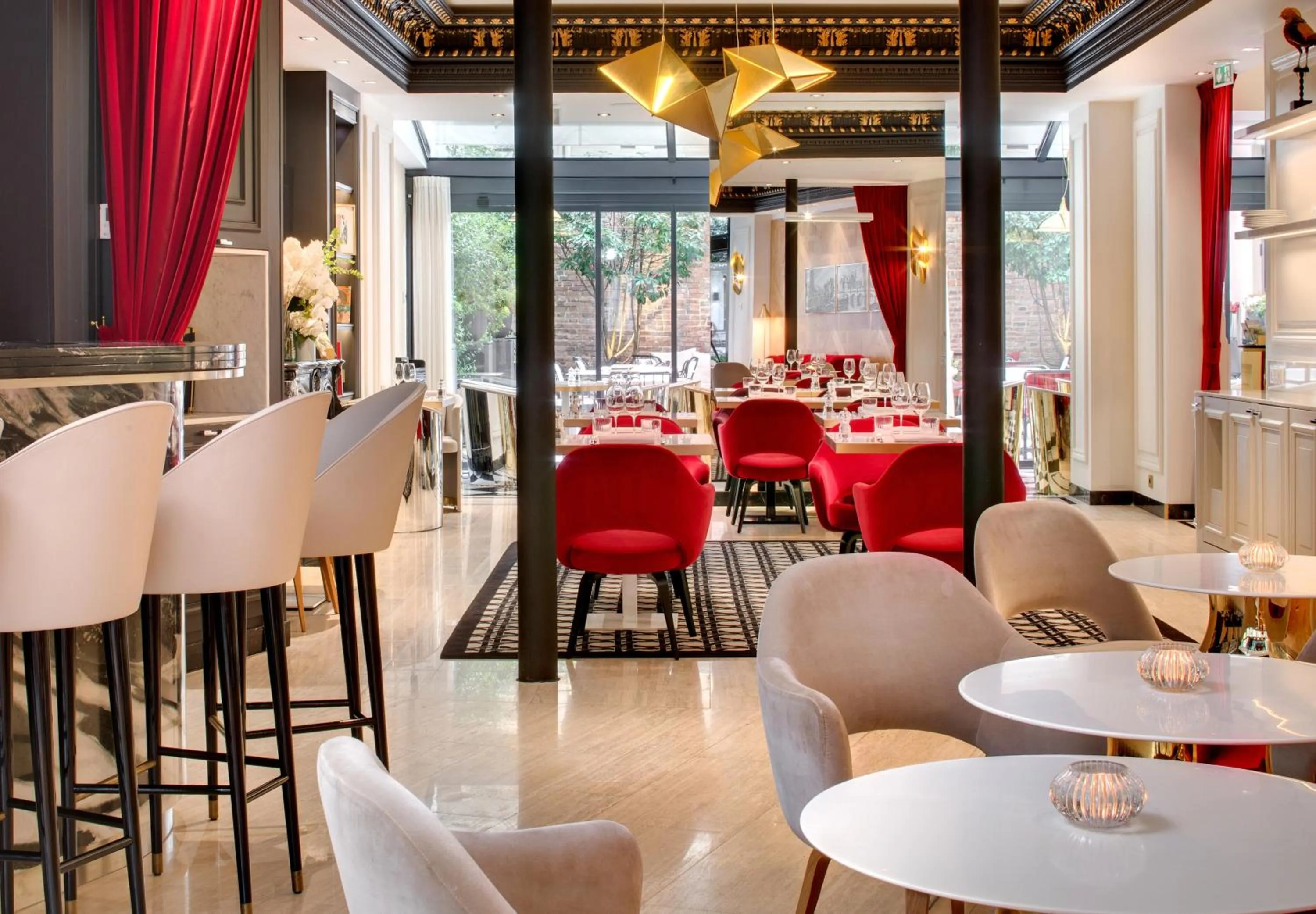 Restaurant/places to eat in Hotel Bowmann