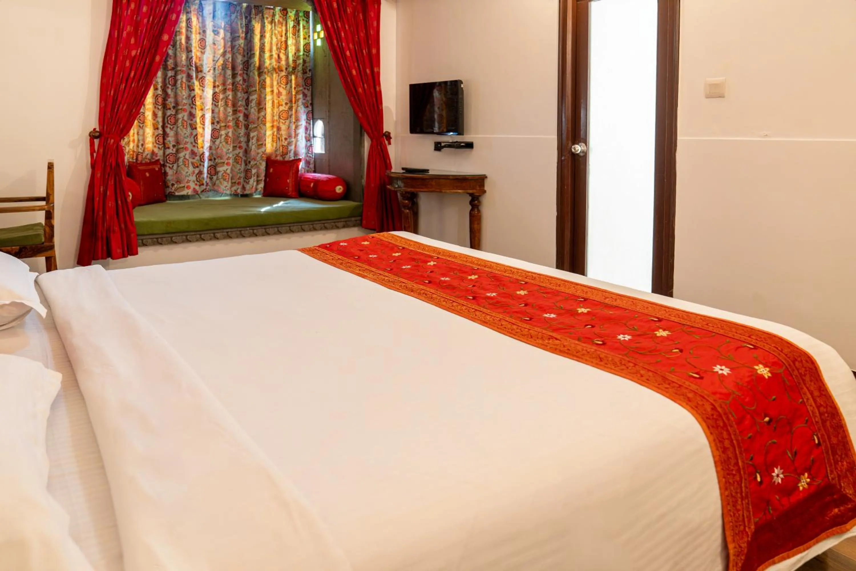 TV and multimedia, Bed in Udaigarh - Udaipur