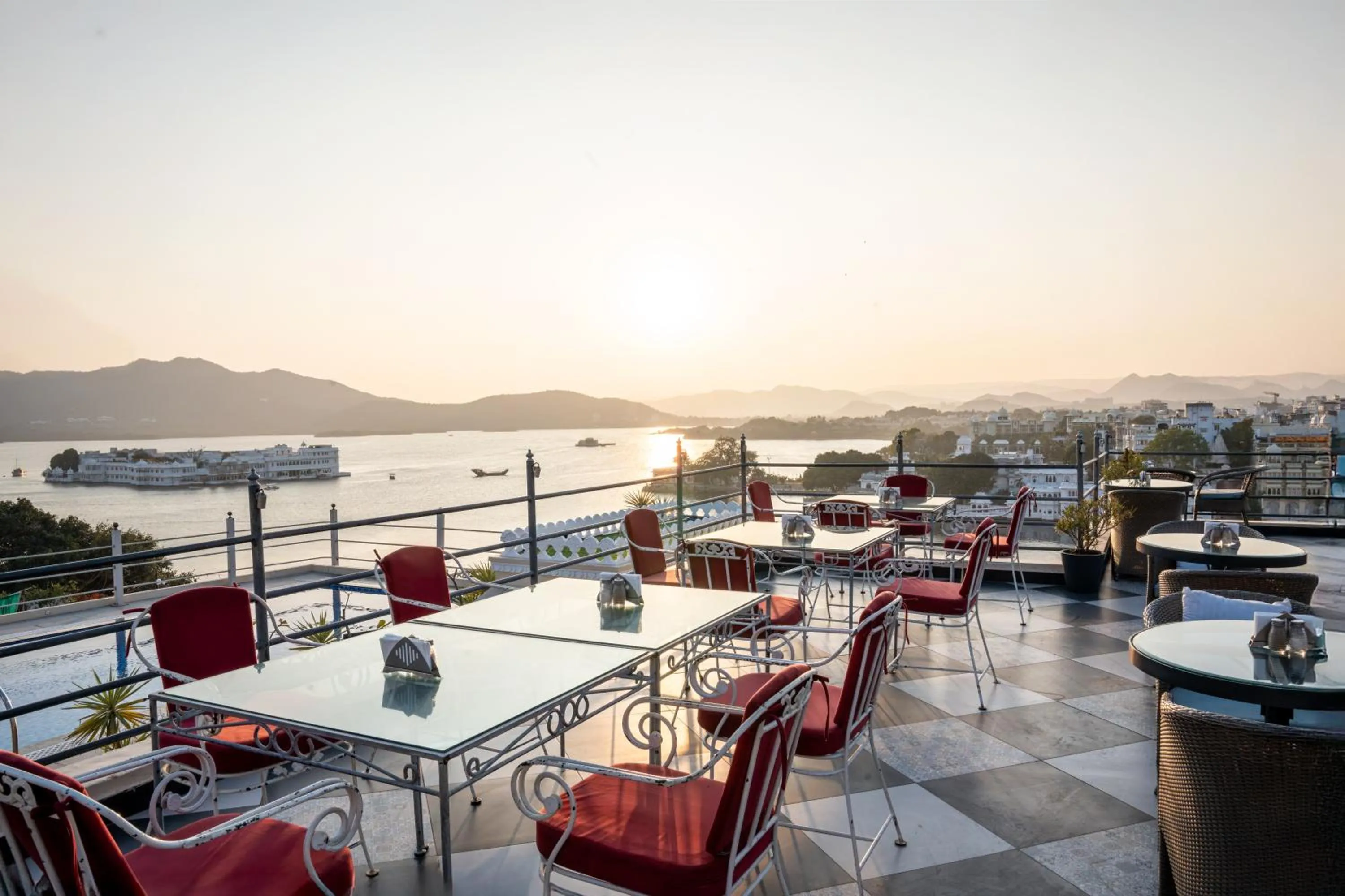 Restaurant/places to eat in Udaigarh - Udaipur