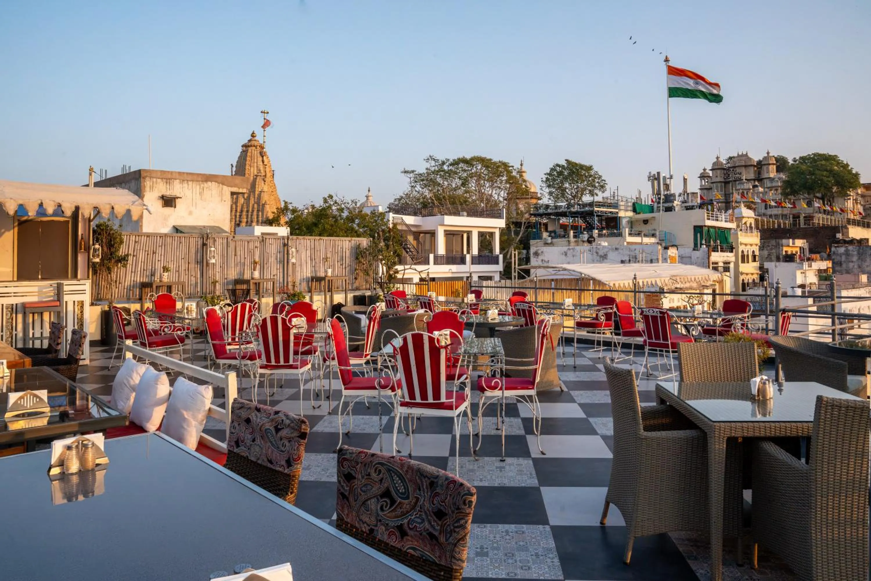 Restaurant/places to eat in Udaigarh - Udaipur