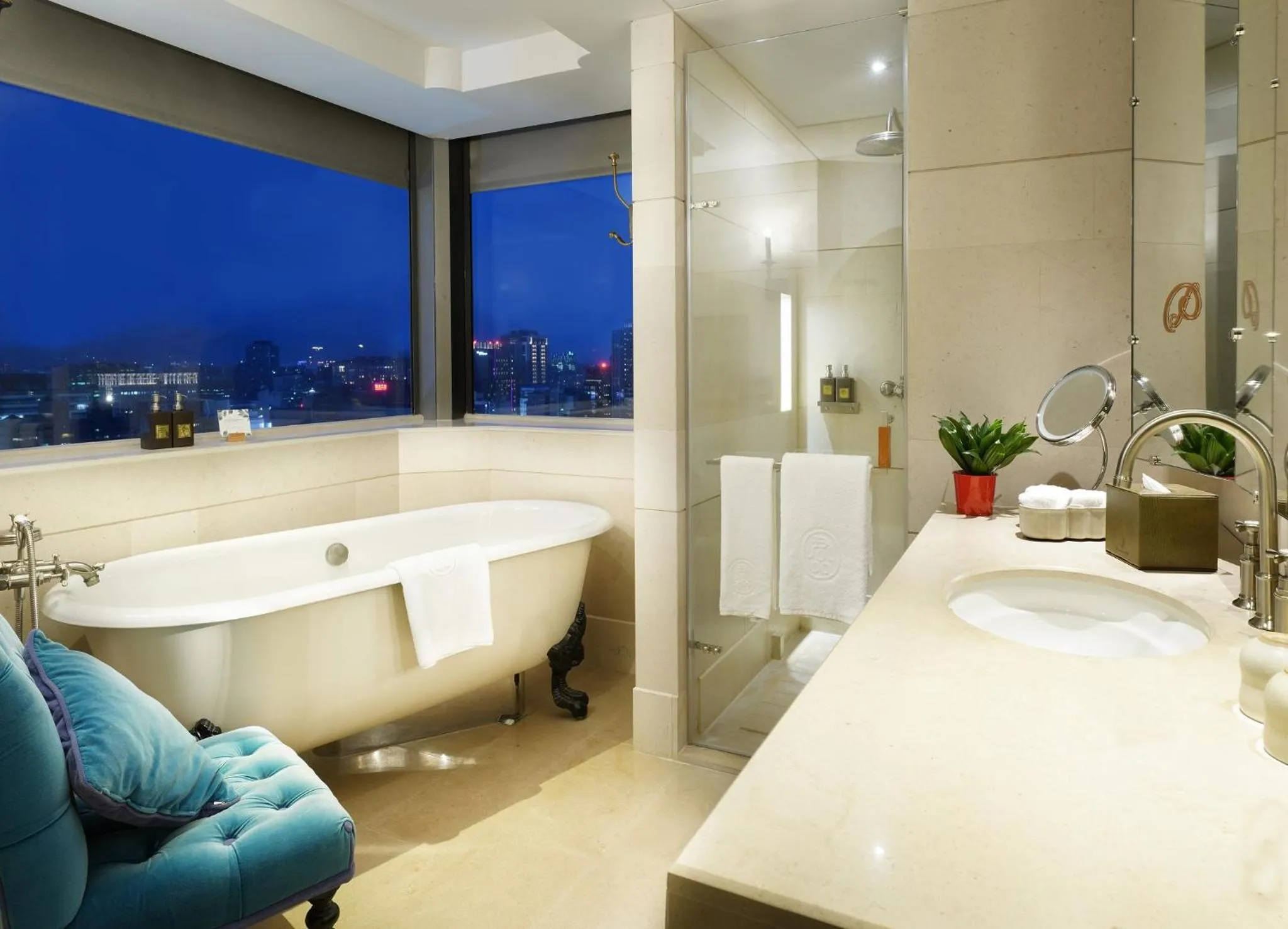 Bathroom in Palais de Chine Hotel