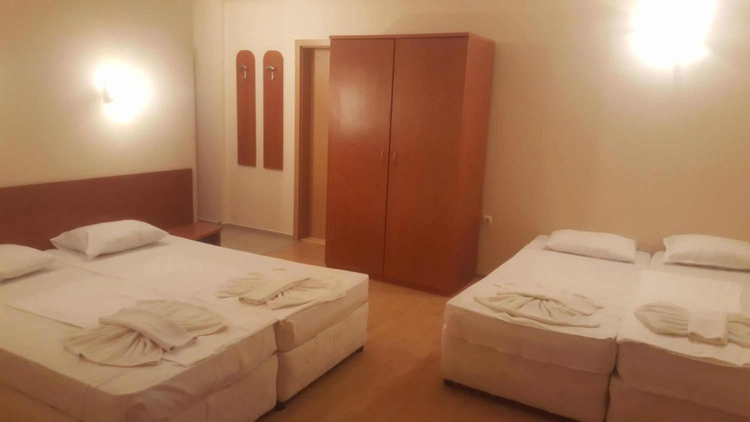 Photo of the whole room, Bed in Hotel Seasons 2