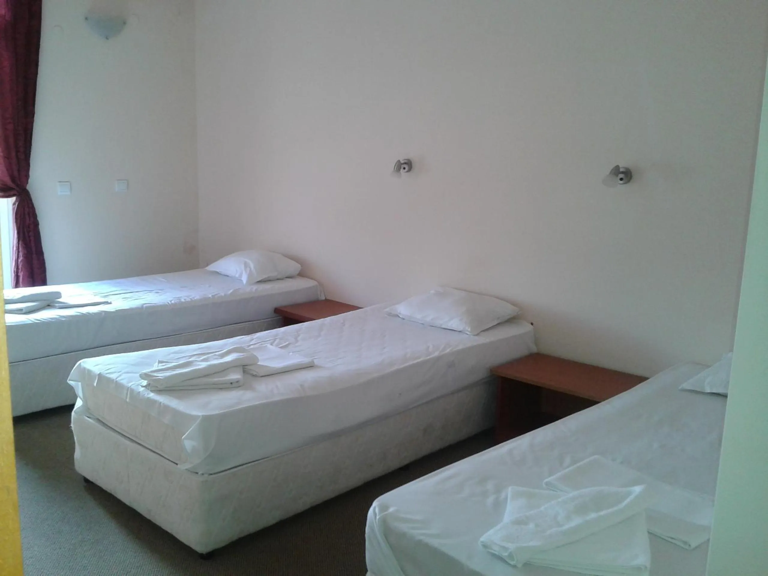 Photo of the whole room, Bed in Hotel Seasons 2