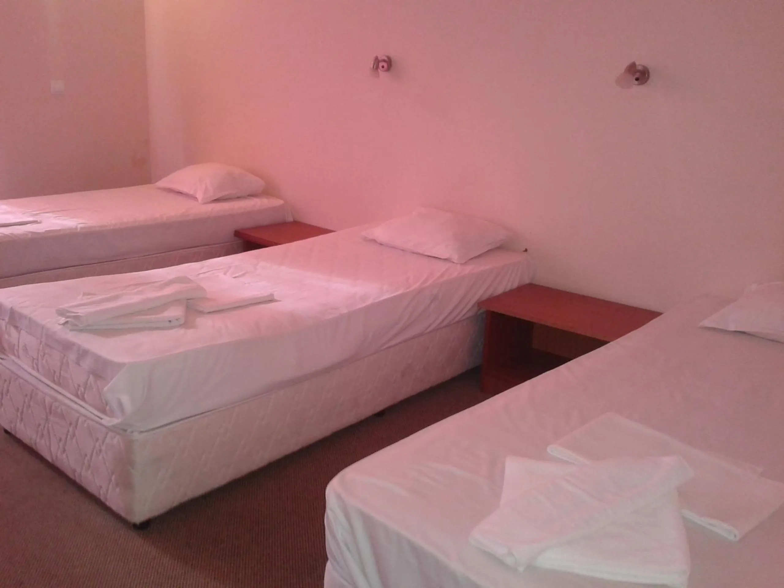 Photo of the whole room, Bed in Hotel Seasons 2