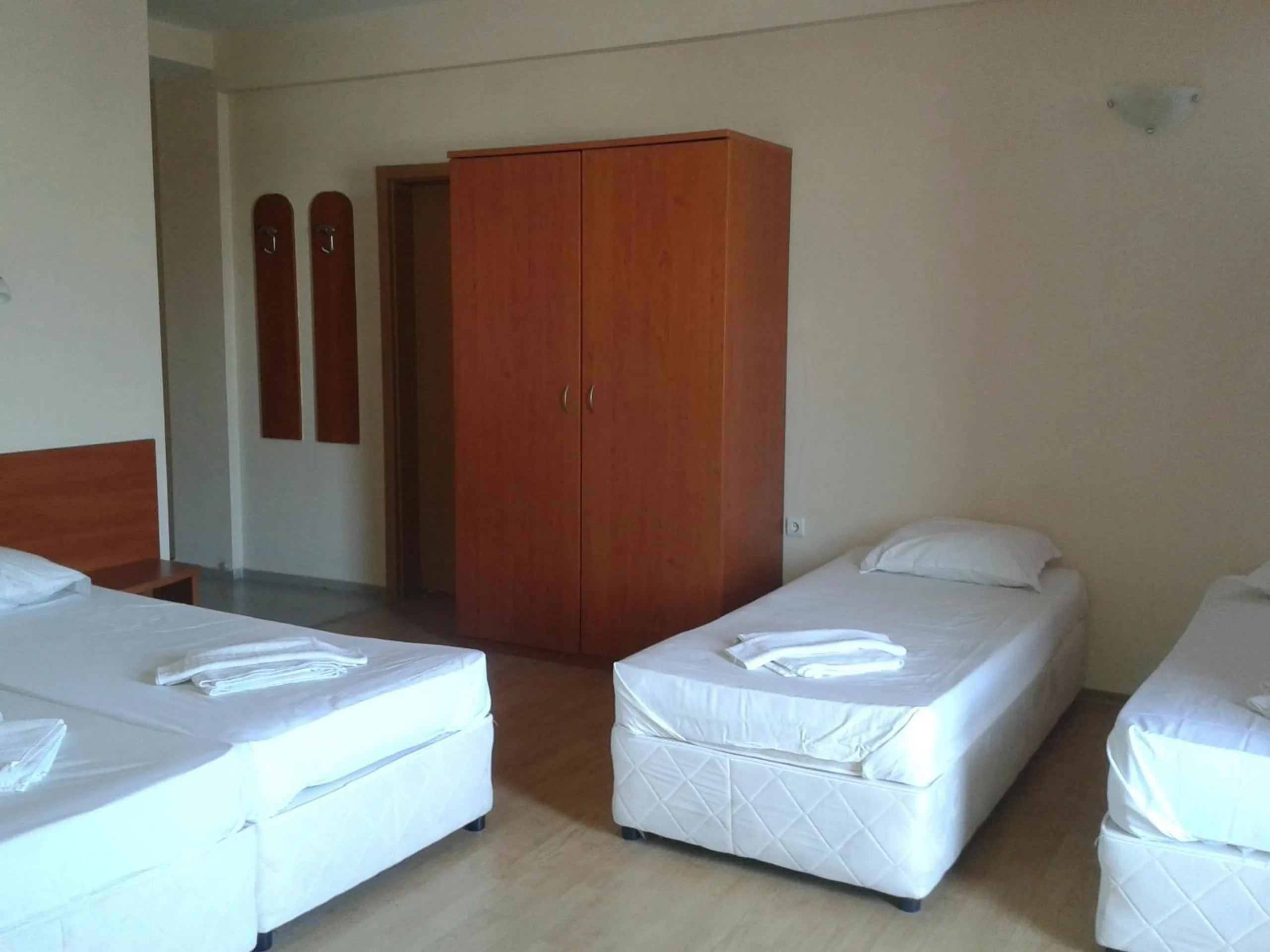 Photo of the whole room, Bed in Hotel Seasons 2