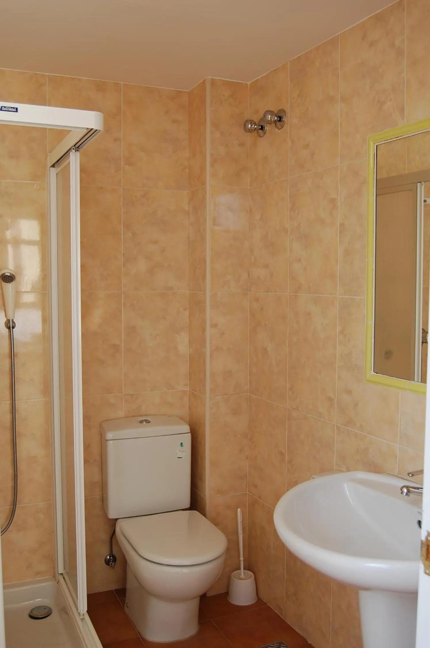 Bathroom in Hostal Paris