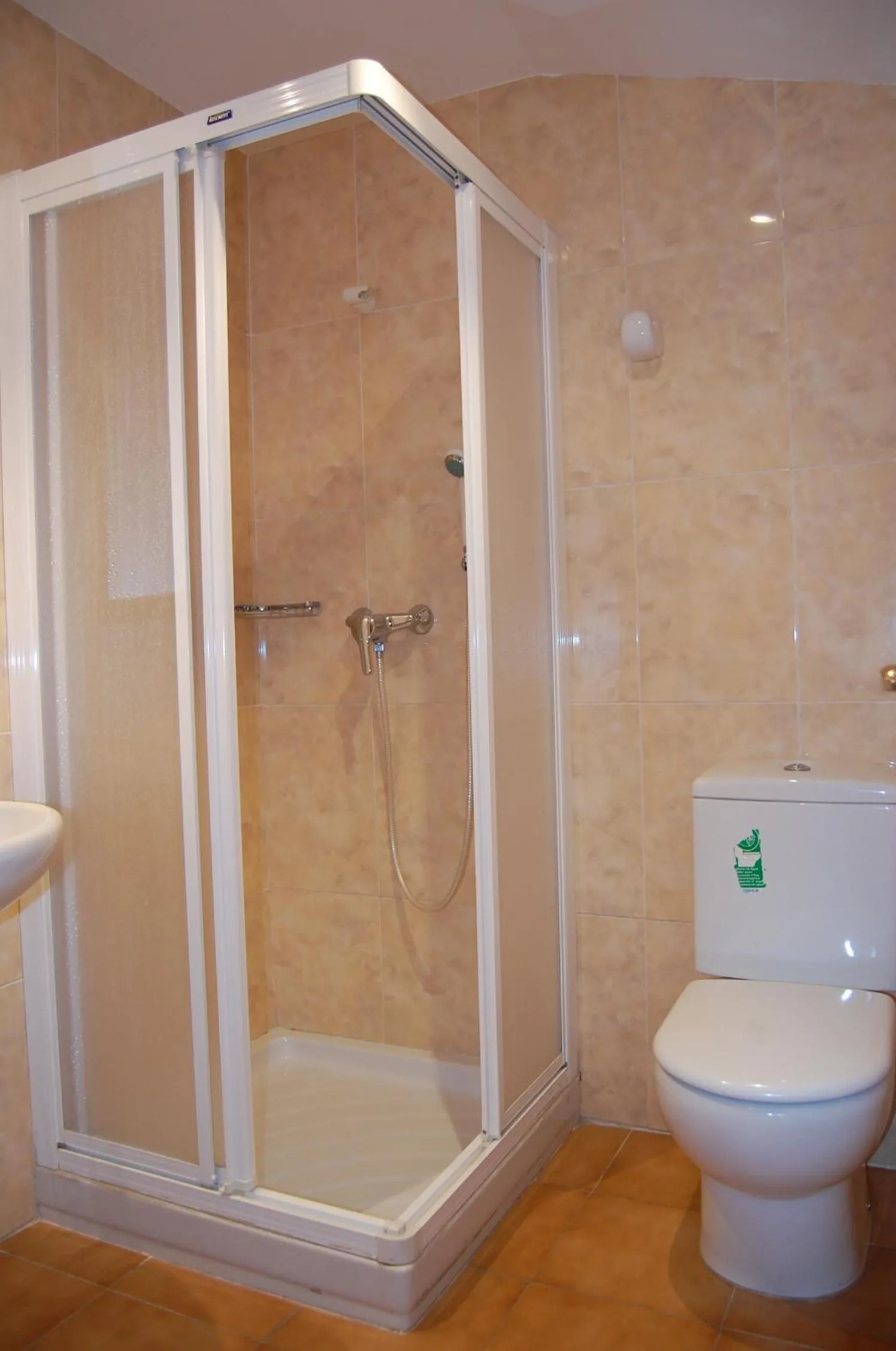 Bathroom in Hostal Paris