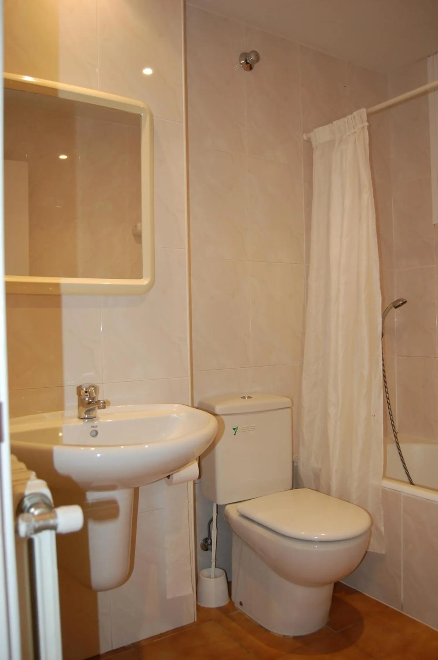 Bathroom in Hostal Paris