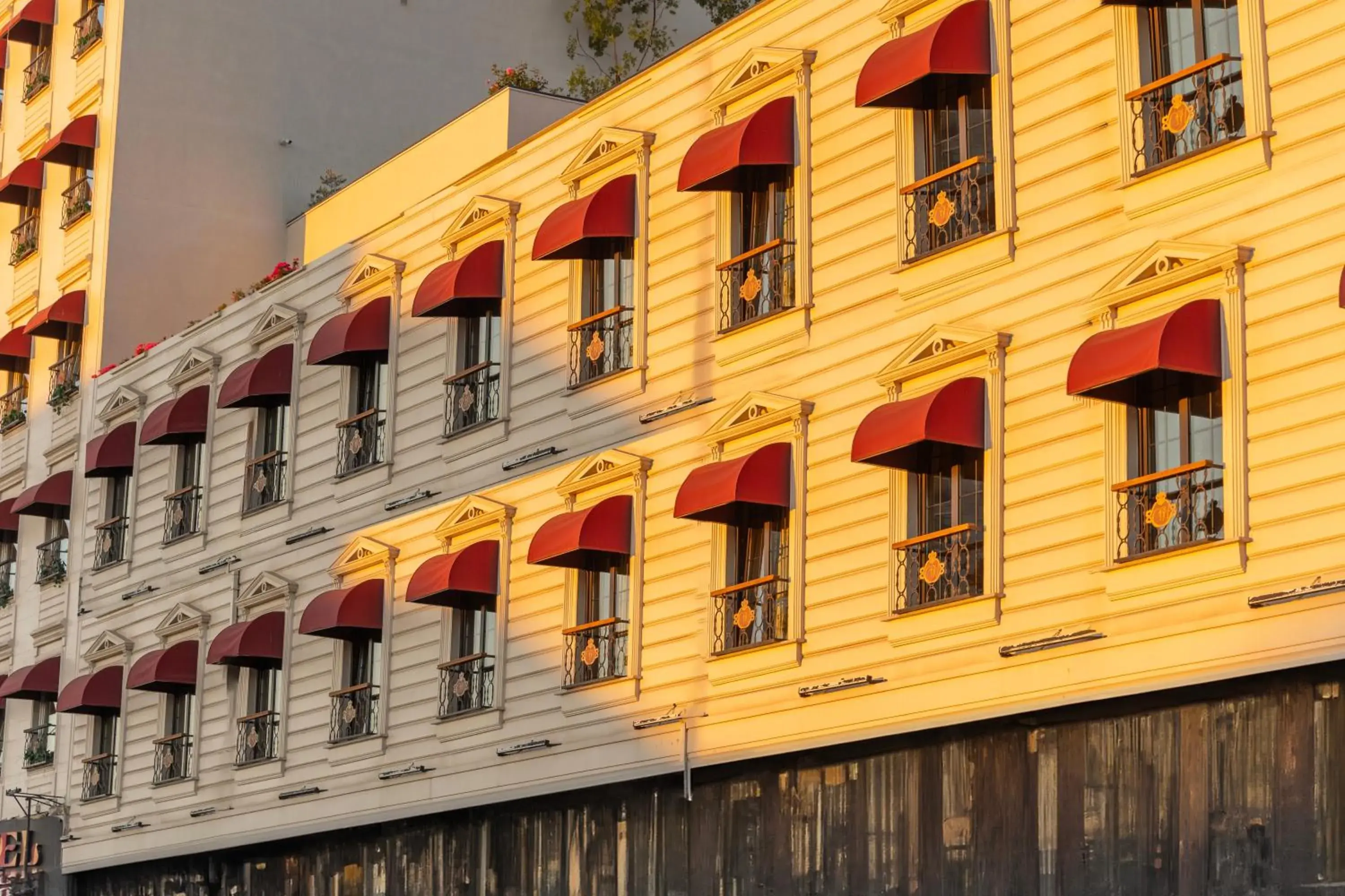 Property building in Classes Hotel Airport Property building in Classes Hotel Airport