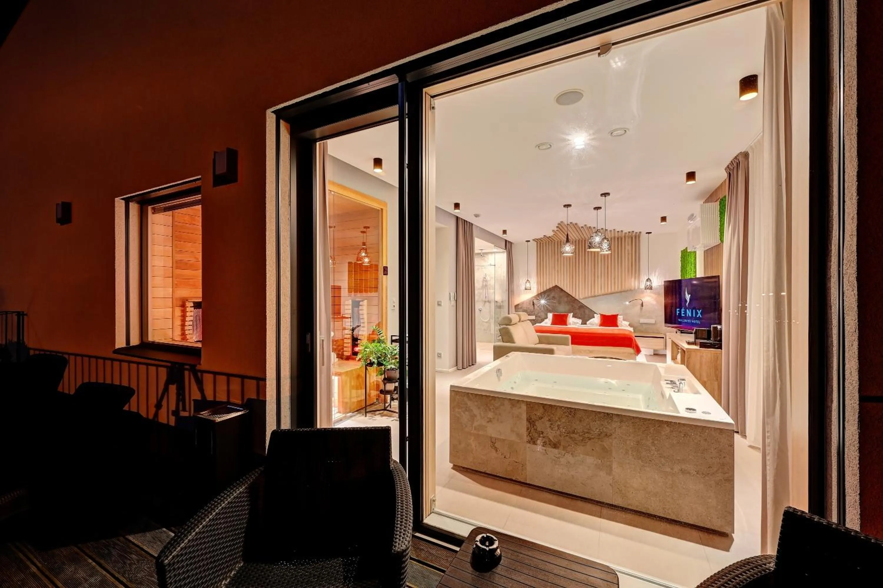 Hot Tub in Wellness Hotel Fénix