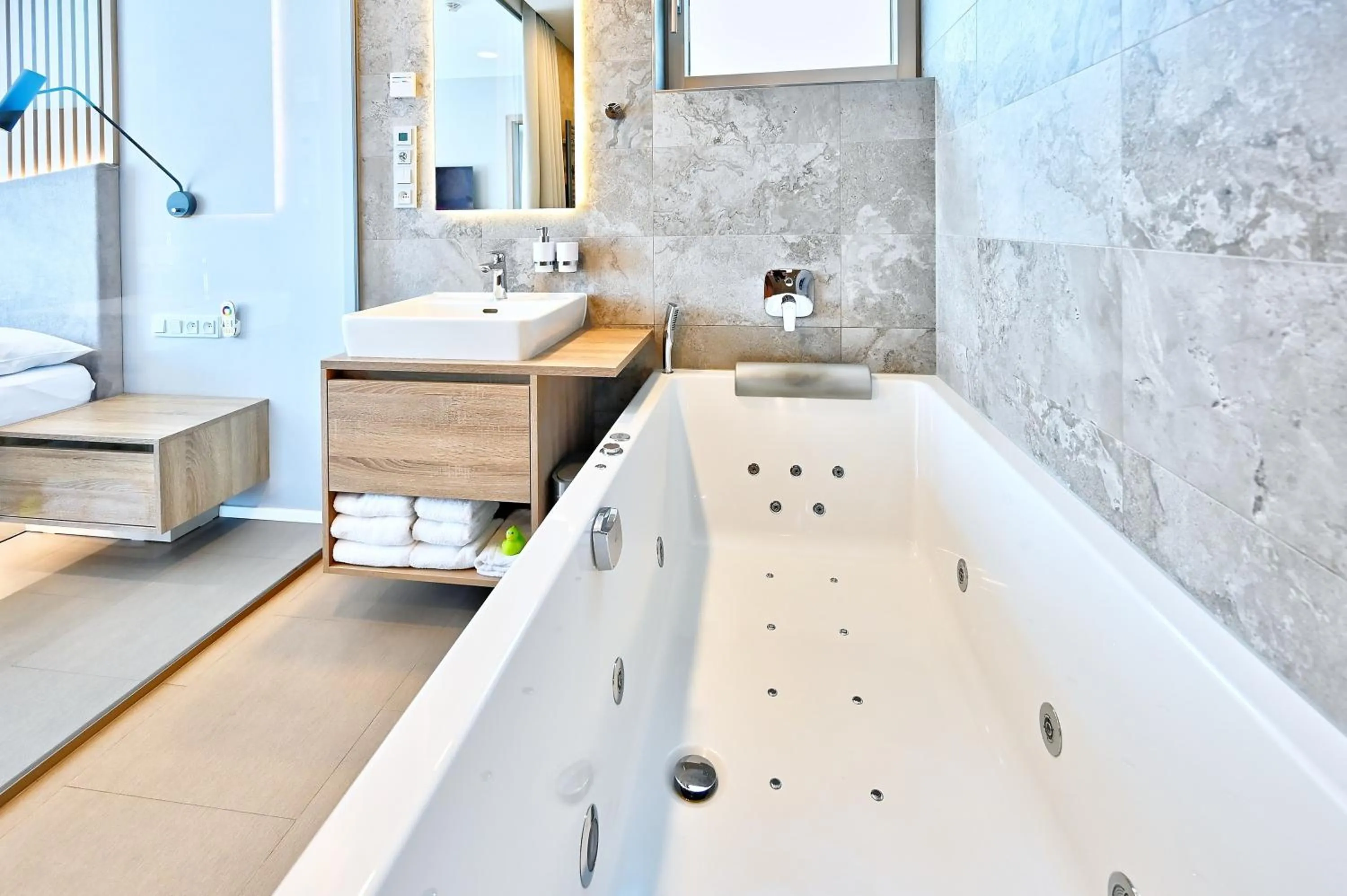 Hot Tub in Wellness Hotel Fénix