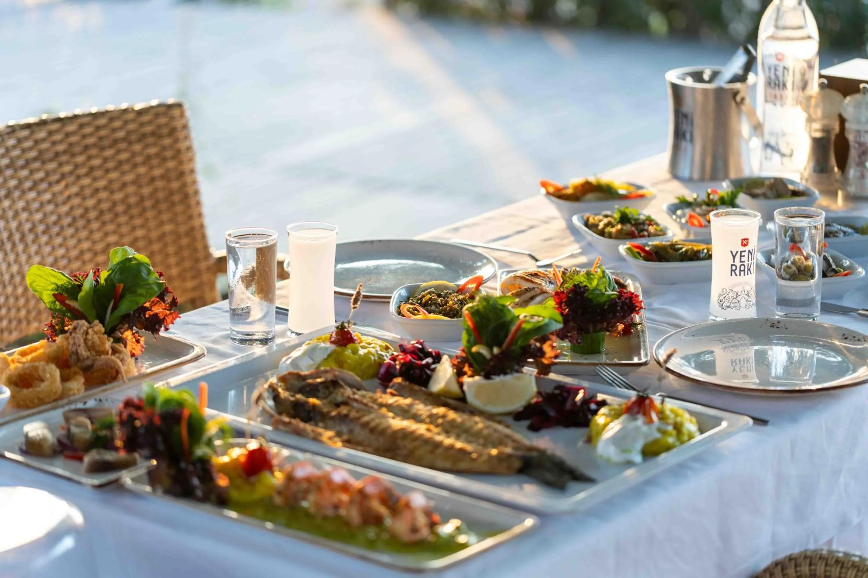 Food and drinks in Etenna Beach Bungalows