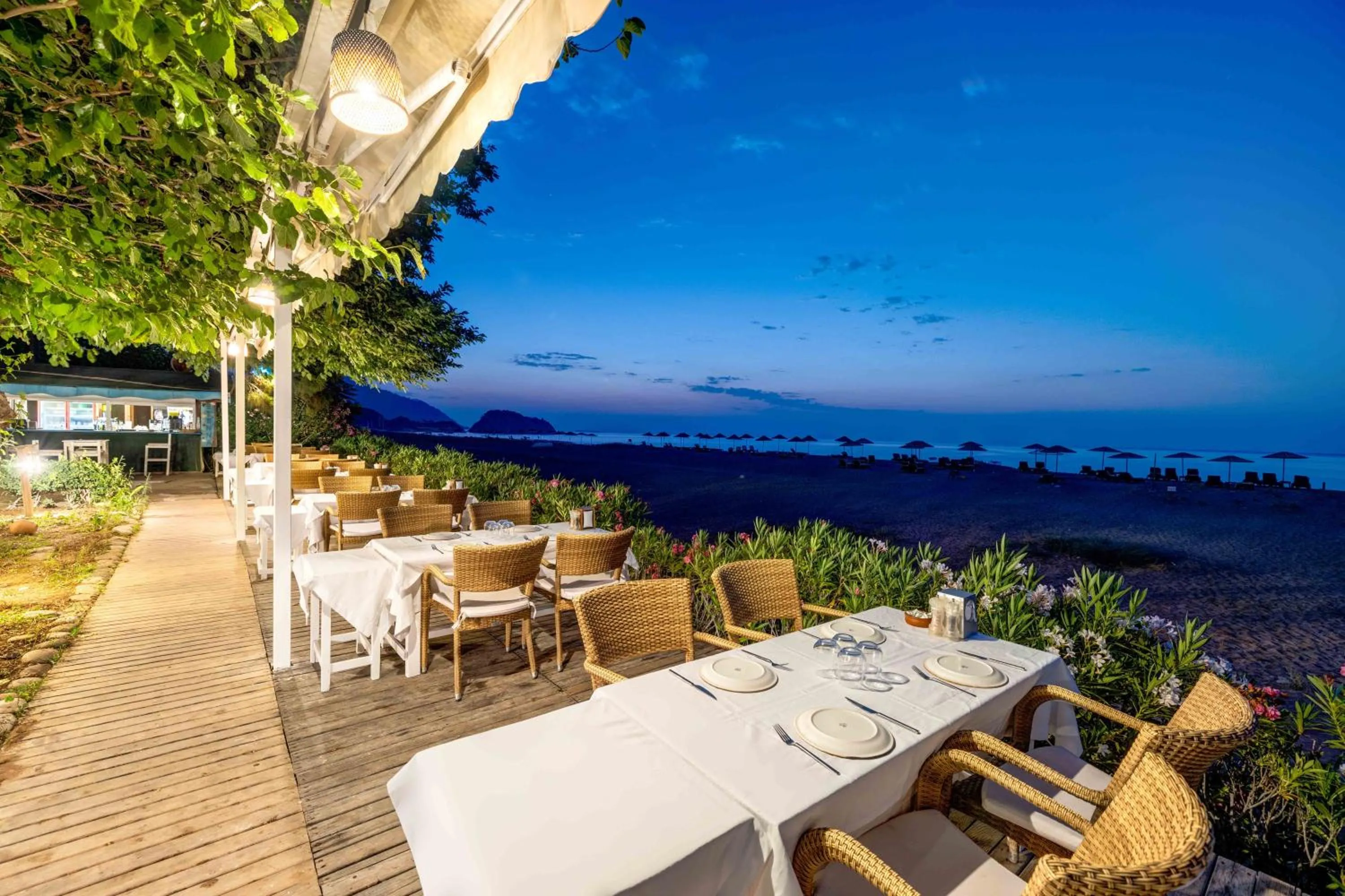 Dining area in Etenna Beach Bungalows