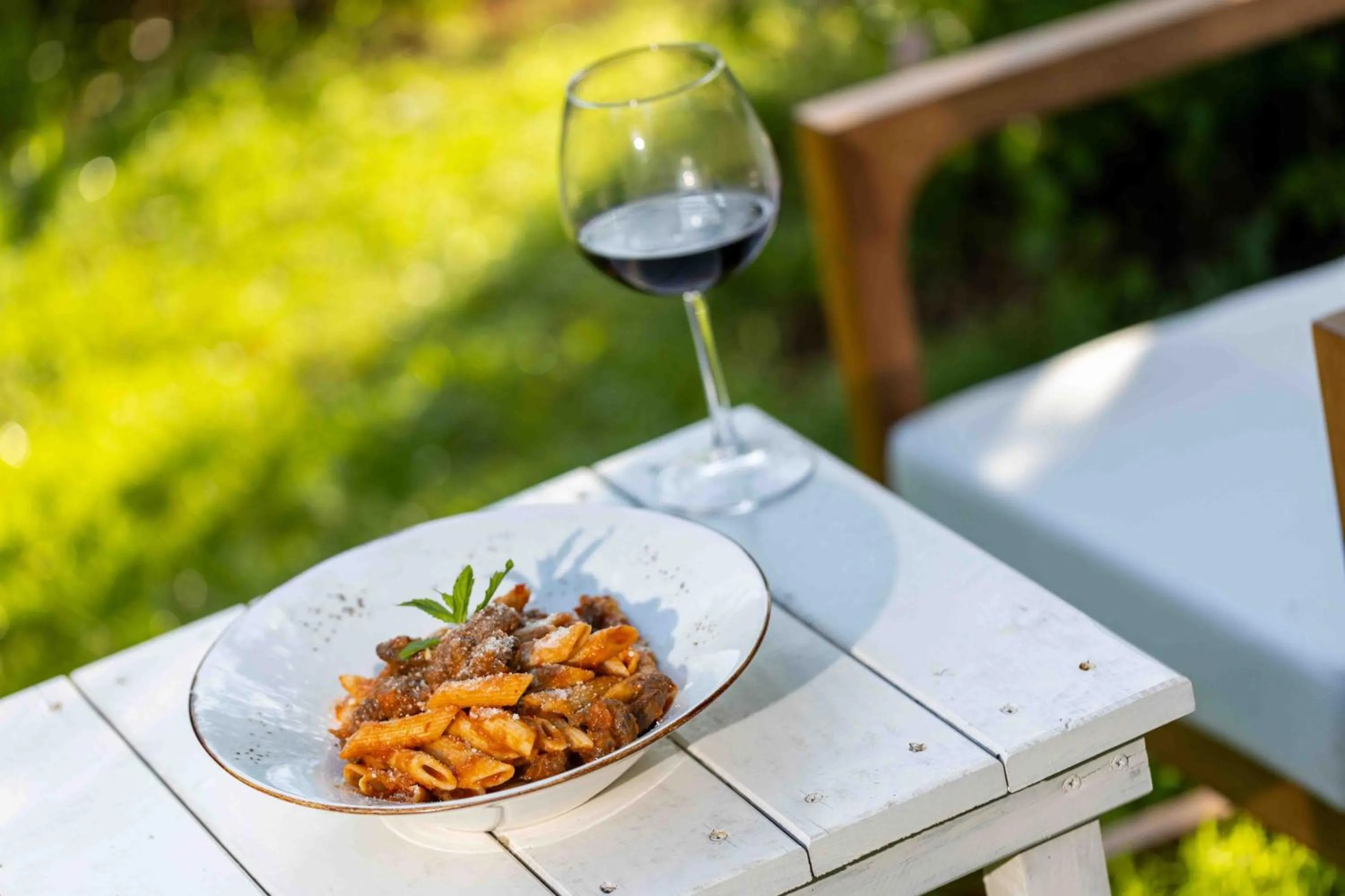 Food and drinks in Etenna Beach Bungalows