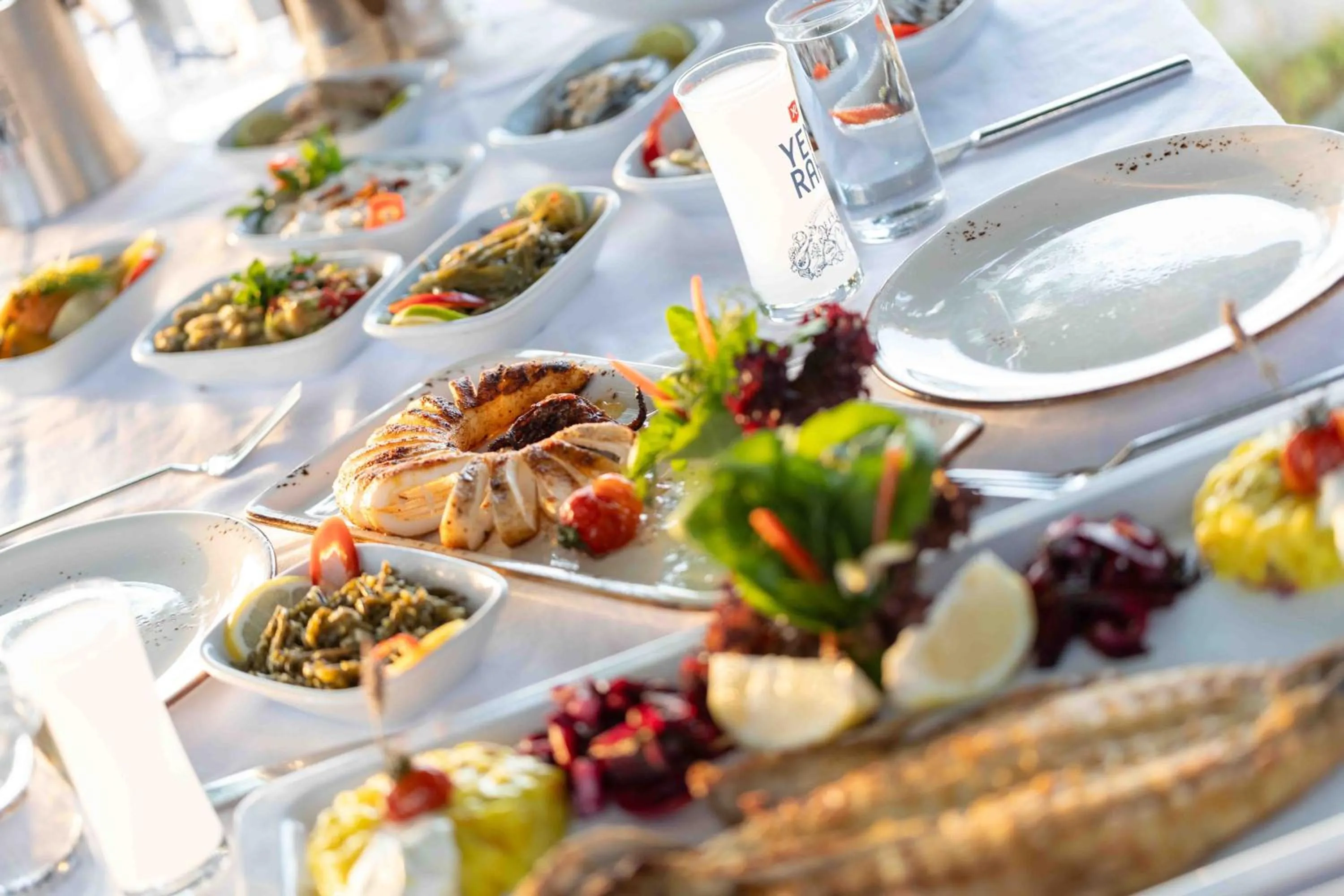 Food and drinks in Etenna Beach Bungalows