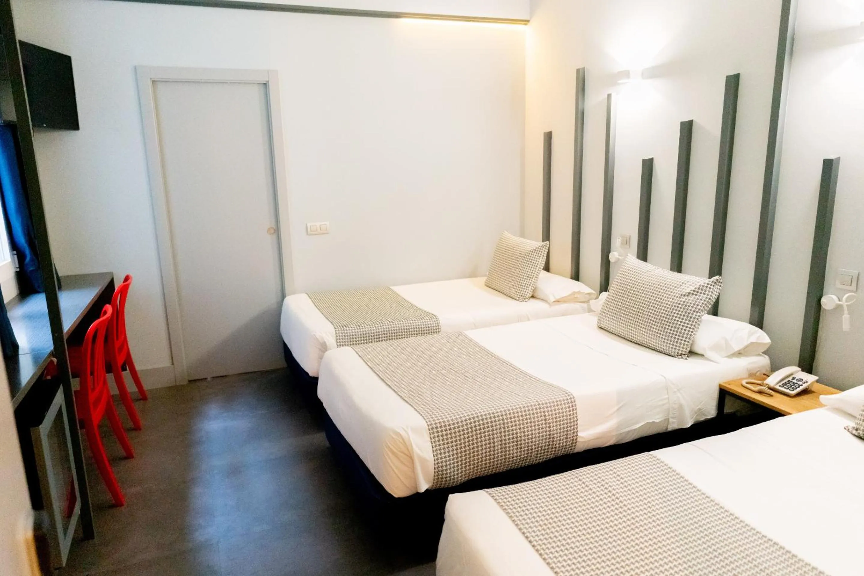 Bedroom, Bed in Hostal Carmen-Gran Vía