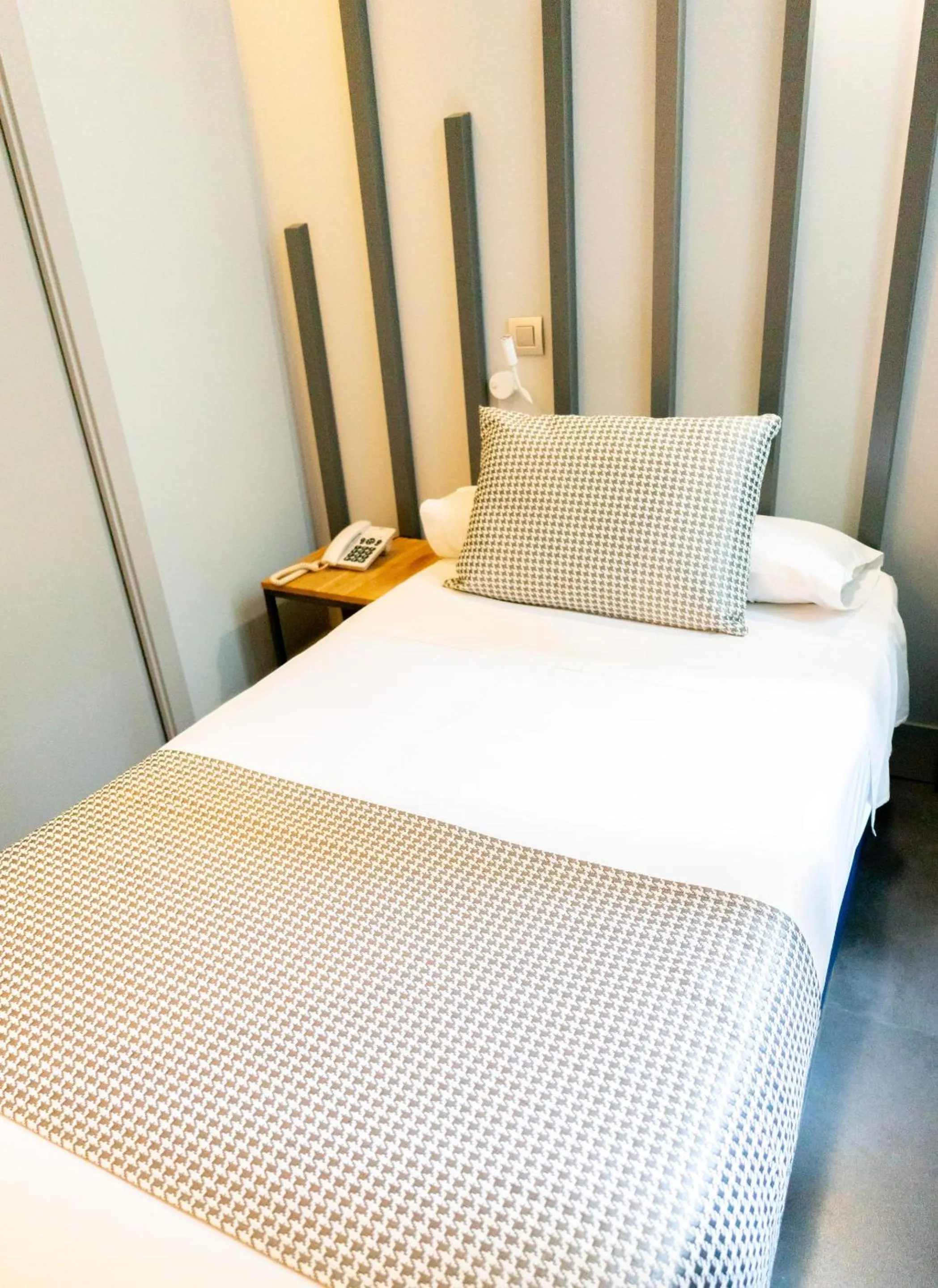 Bedroom, Bed in Hostal Carmen-Gran Vía