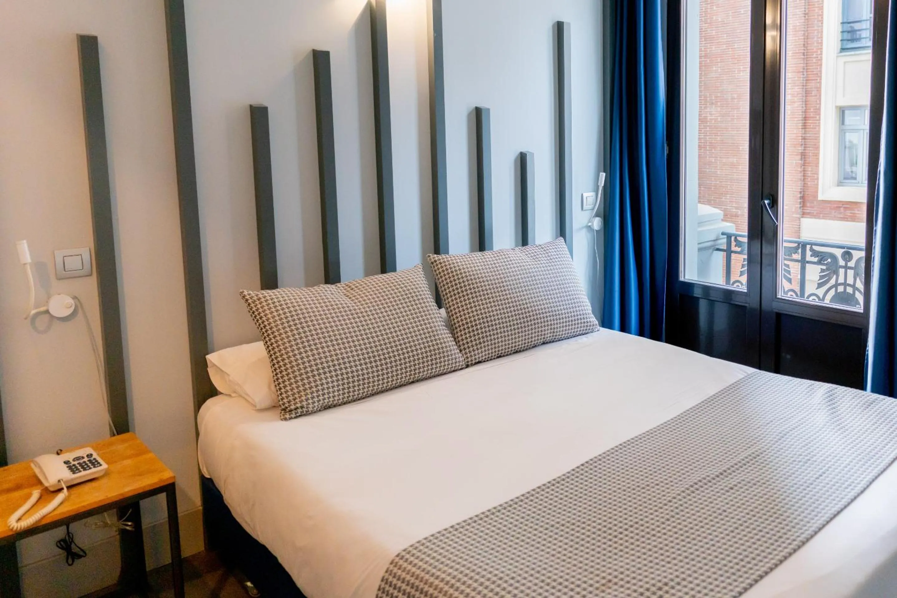 Bedroom, Bed in Hostal Carmen-Gran Vía