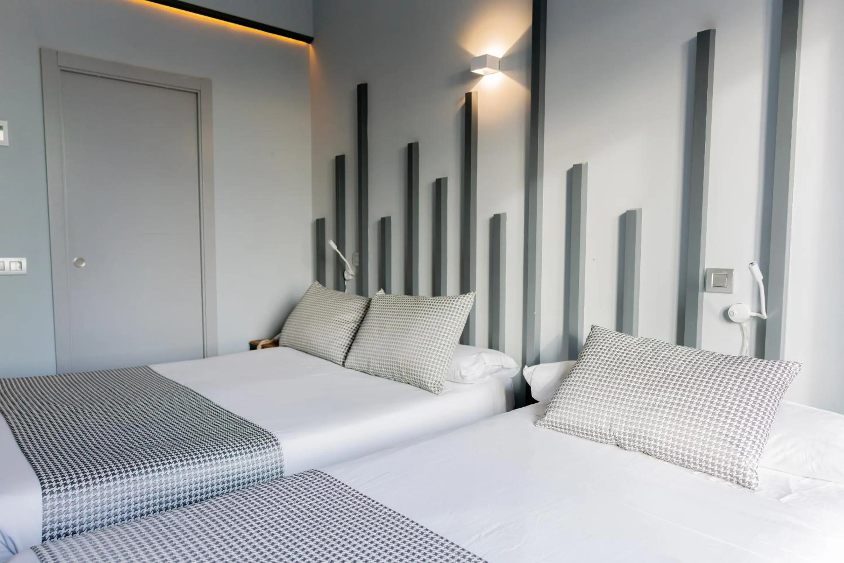 Bedroom, Bed in Hostal Carmen-Gran Vía