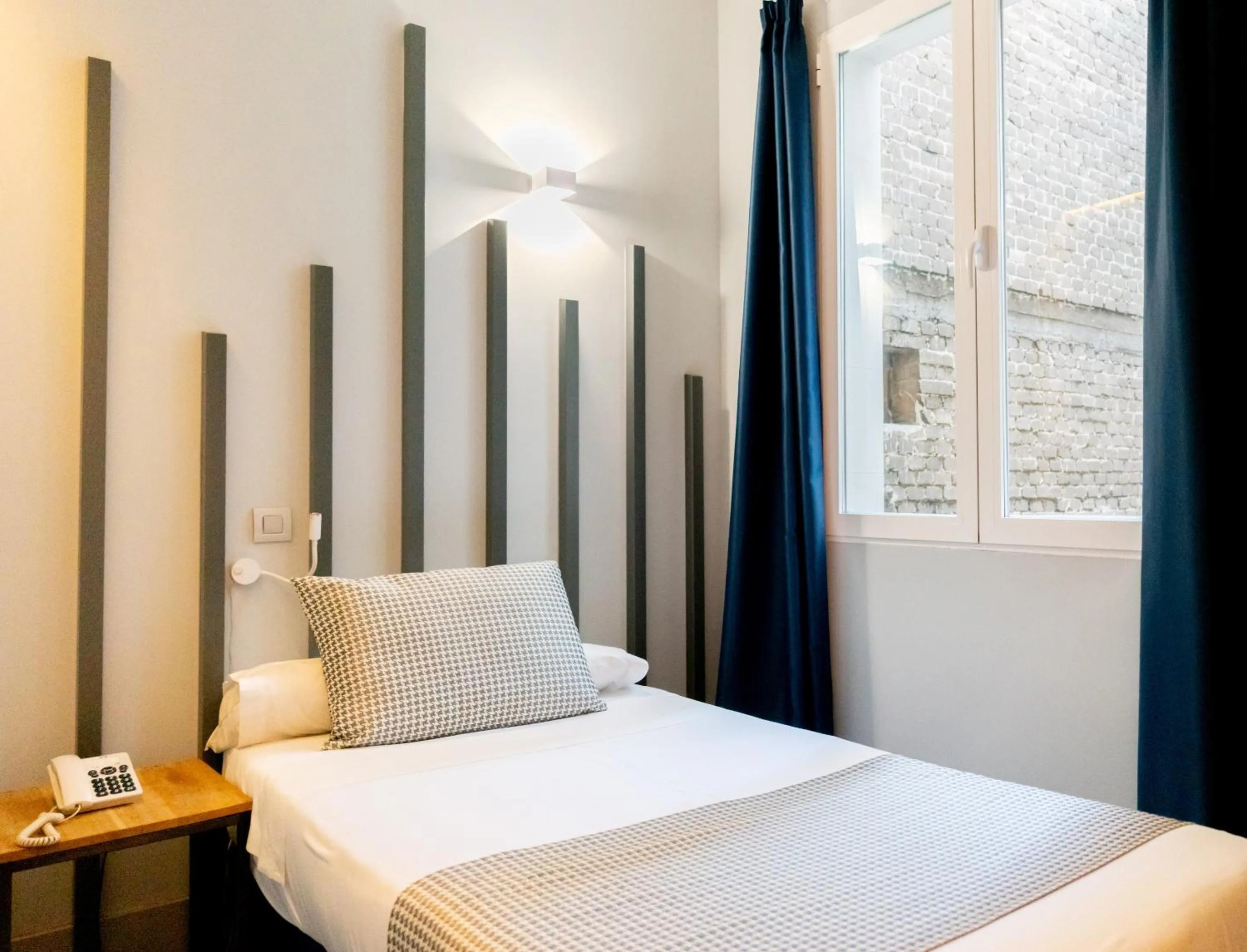 Bedroom, Bed in Hostal Carmen-Gran Vía