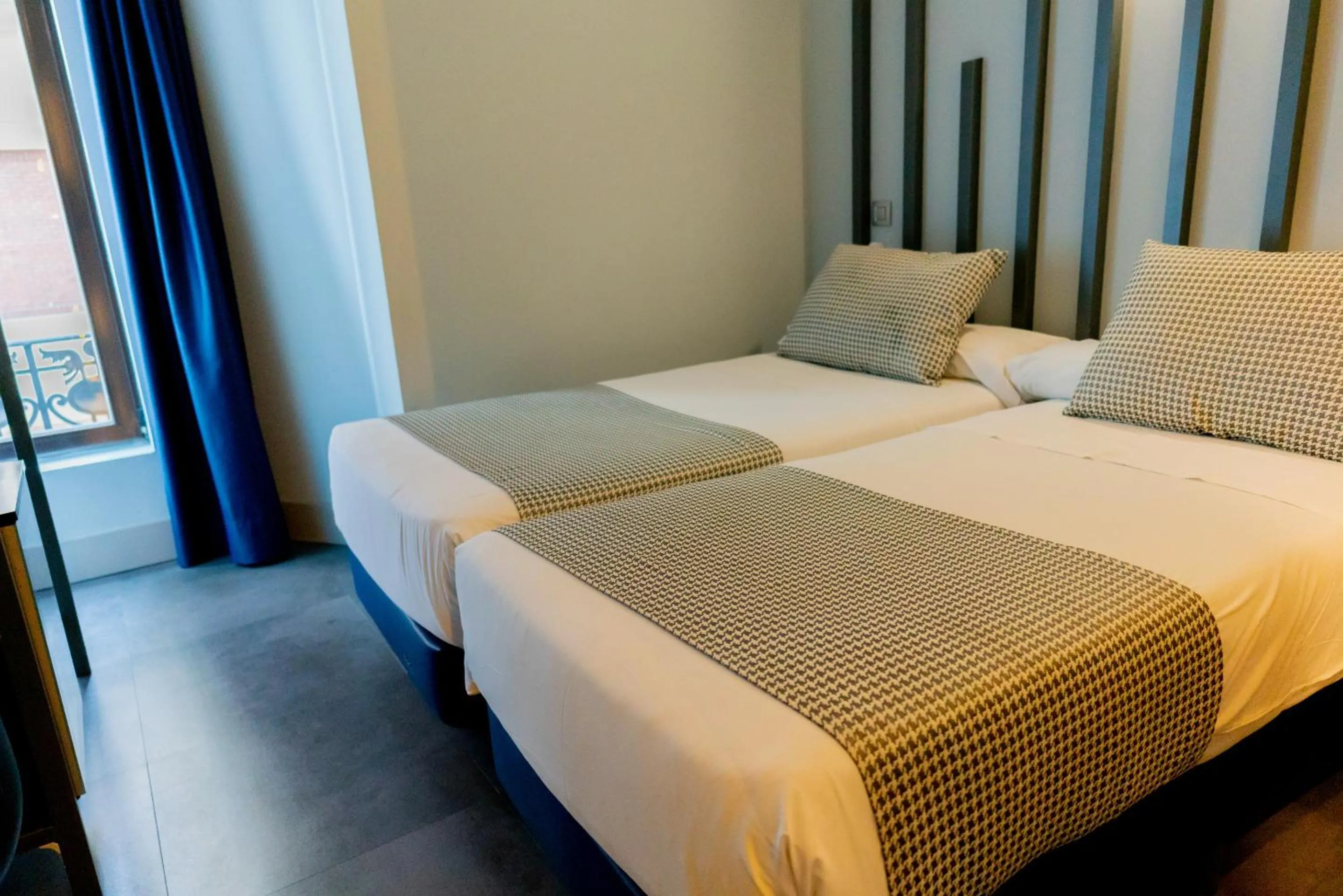 Bedroom, Bed in Hostal Carmen-Gran Vía