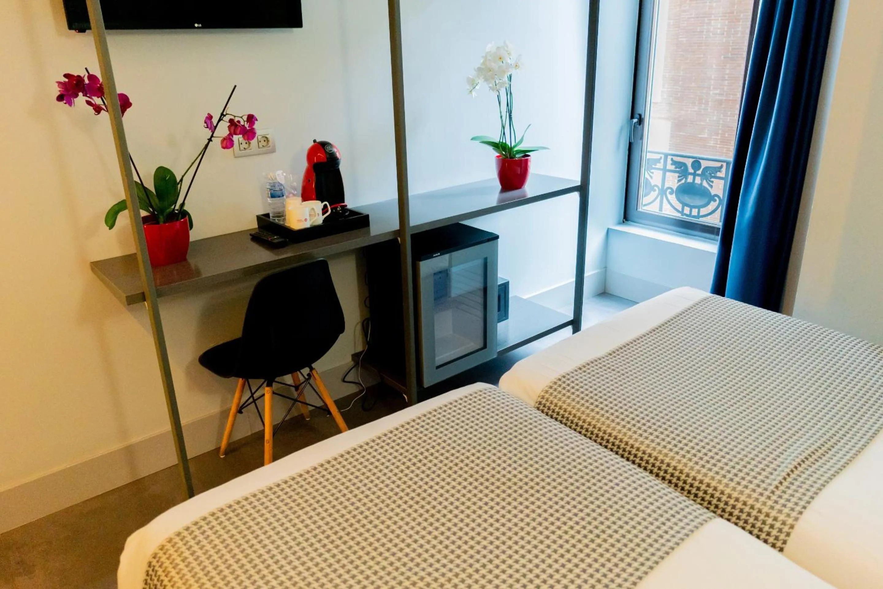 Bedroom, Bed in Hostal Carmen-Gran Vía