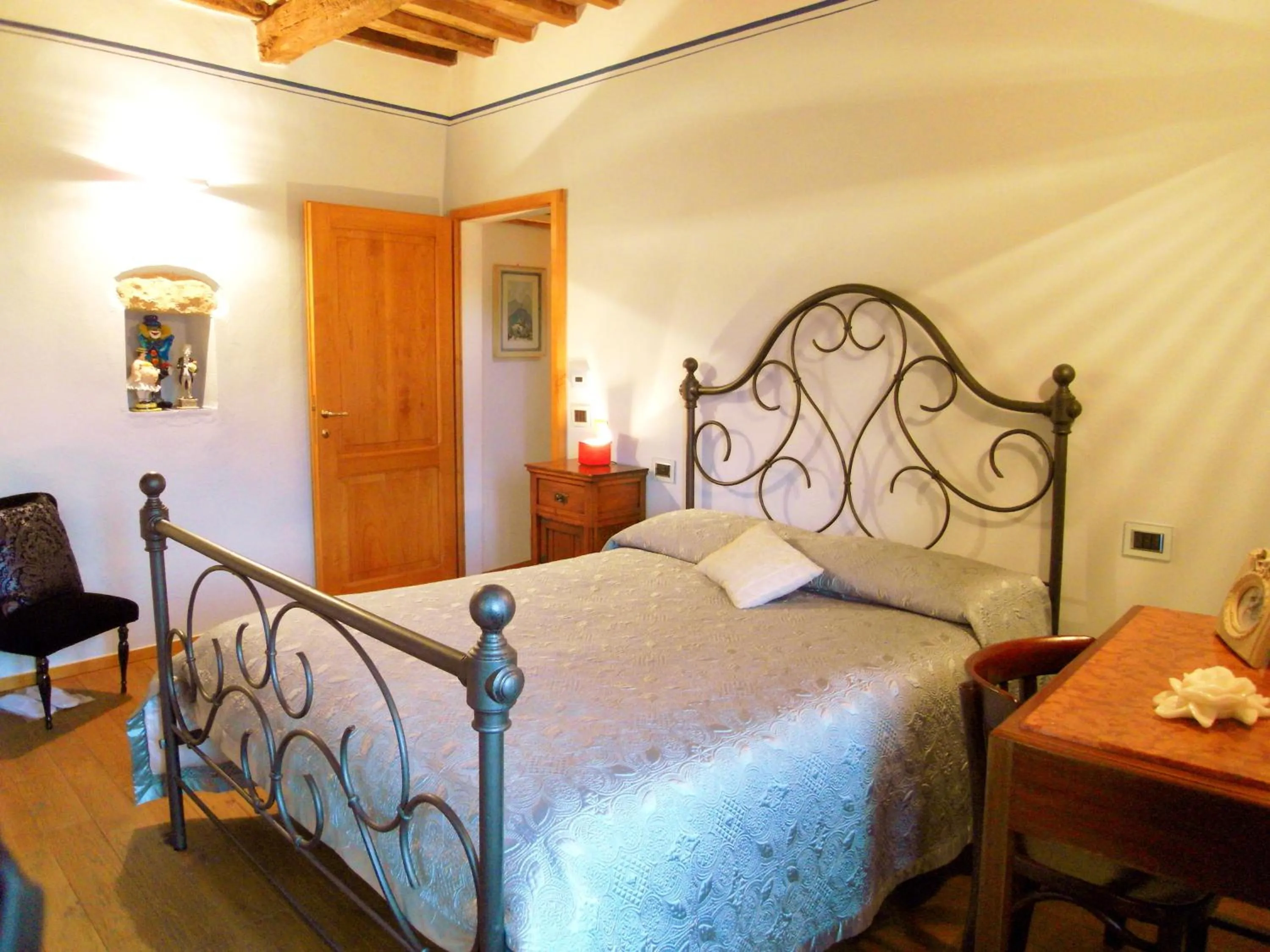 Deluxe Two-Bedroom Apartment in Guest House il Borgo di Sempronio