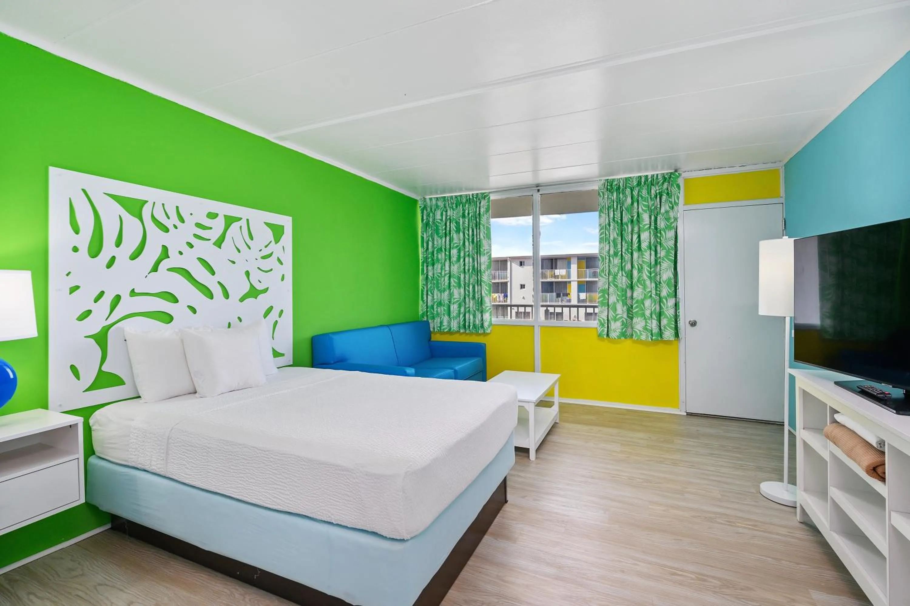 Bedroom, Bed in Kokomo Suites