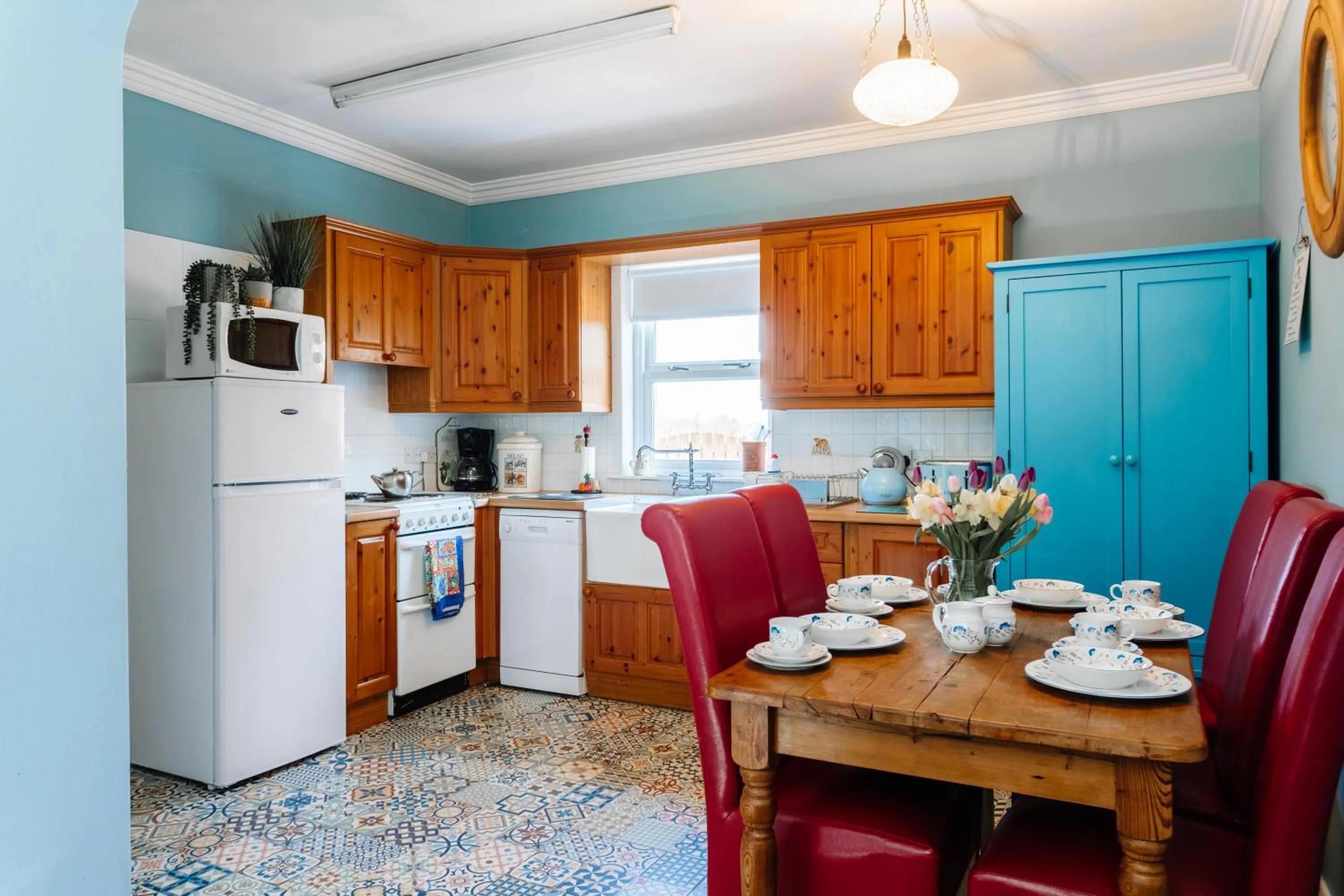 Kitchen or kitchenette in Brookhall Cottages