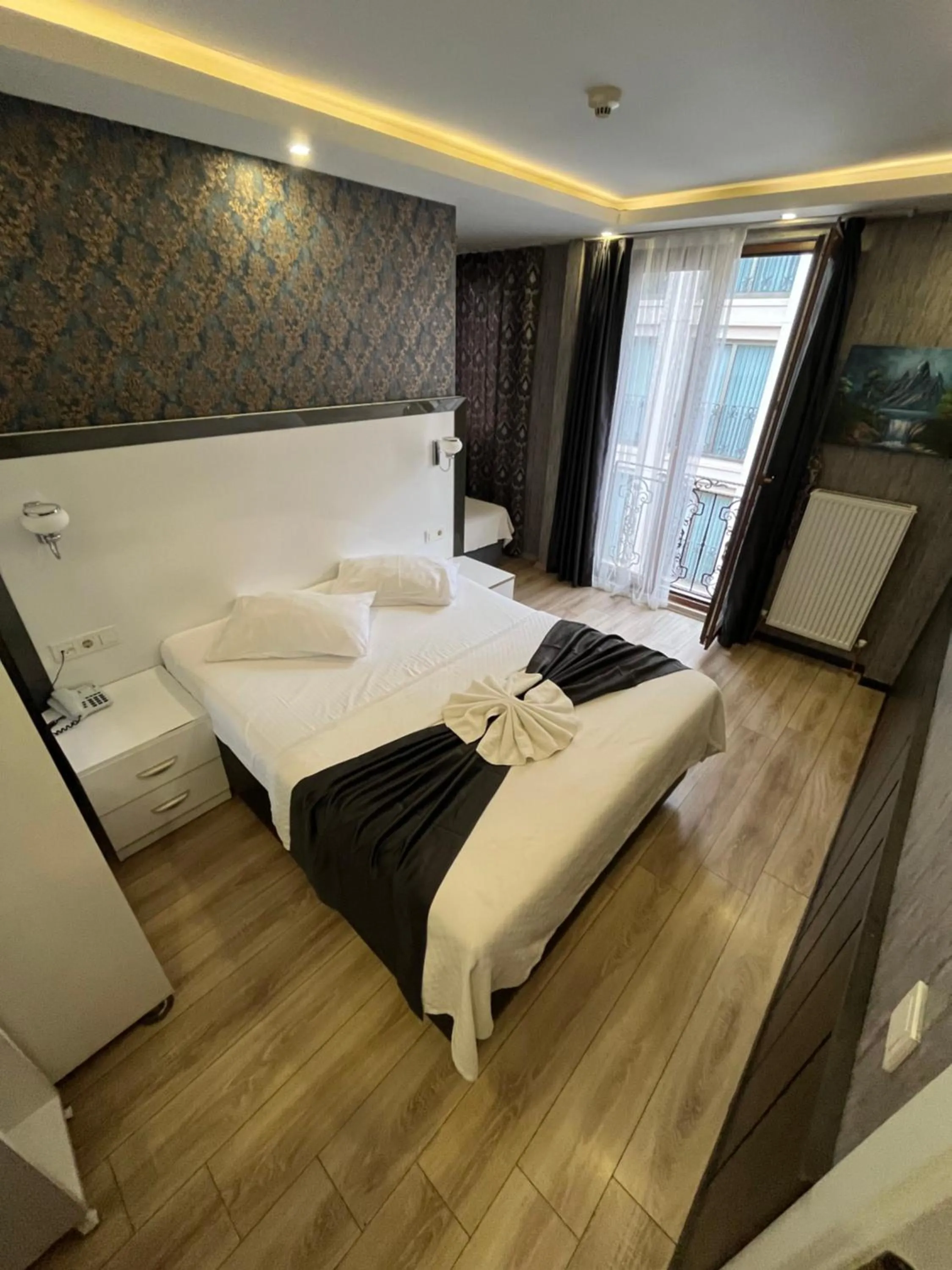 Bedroom, Bed in Dolce Vita Suite Hotel