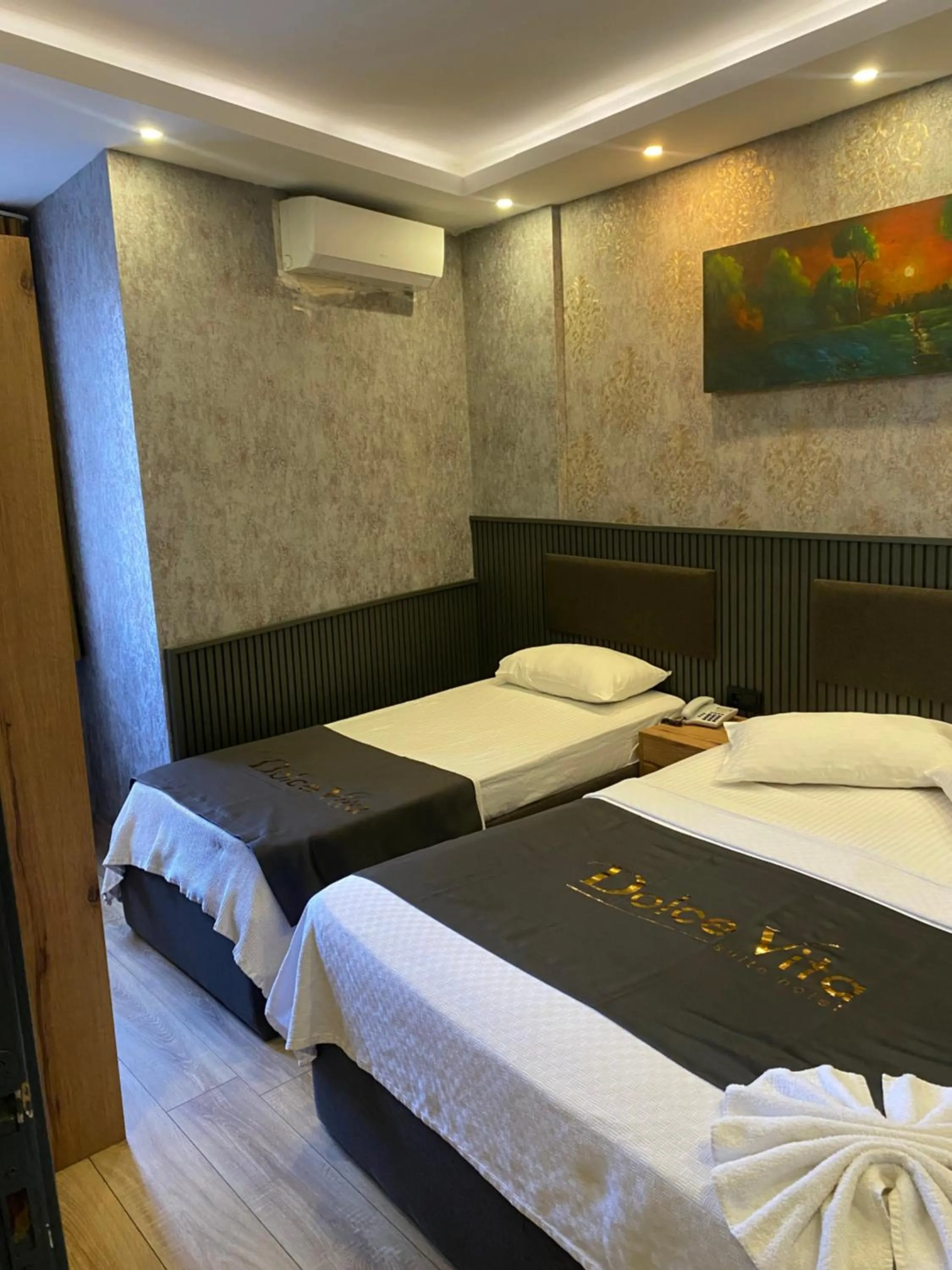 Bedroom, Bed in Dolce Vita Suite Hotel