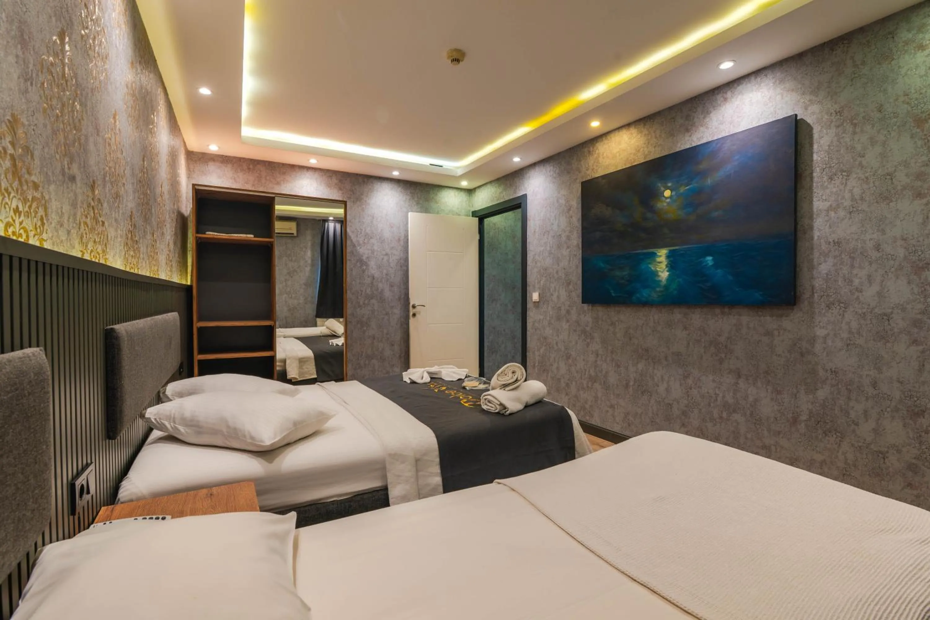 Bed in Dolce Vita Suite Hotel