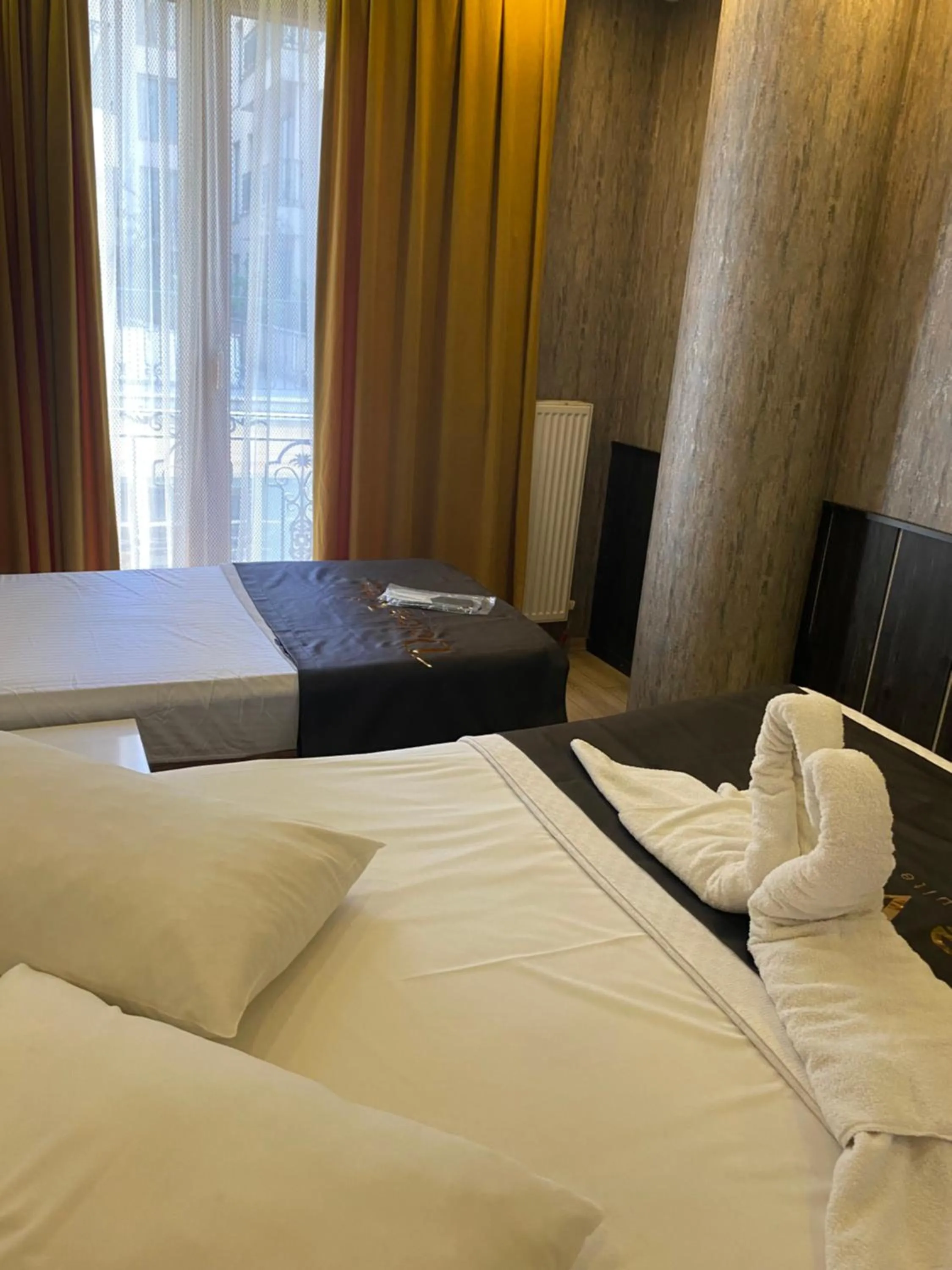 Bedroom, Bed in Dolce Vita Suite Hotel