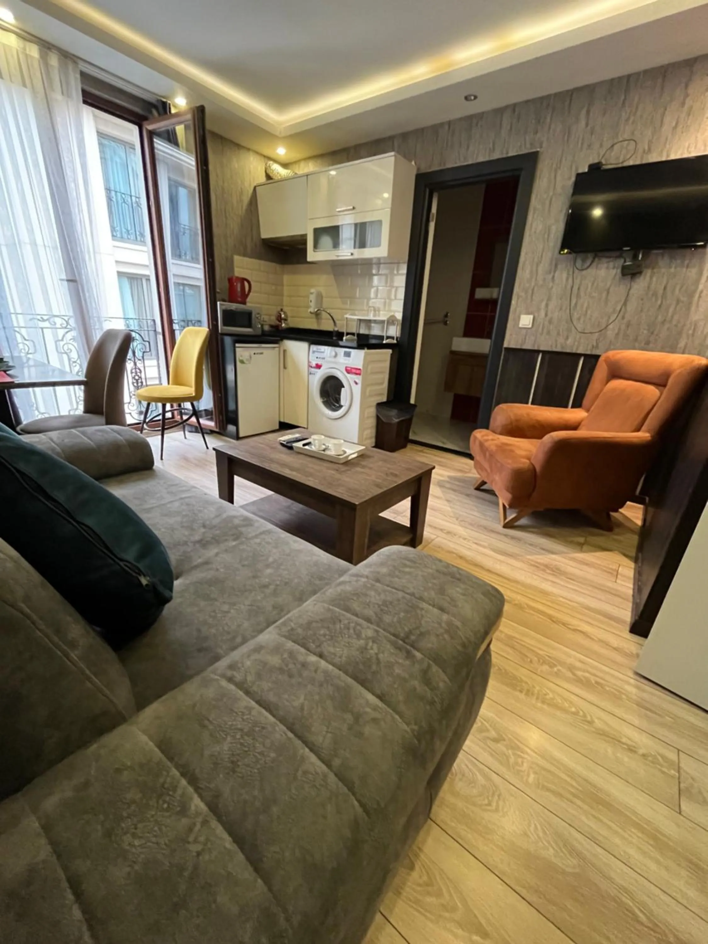 Seating area in Dolce Vita Suite Hotel