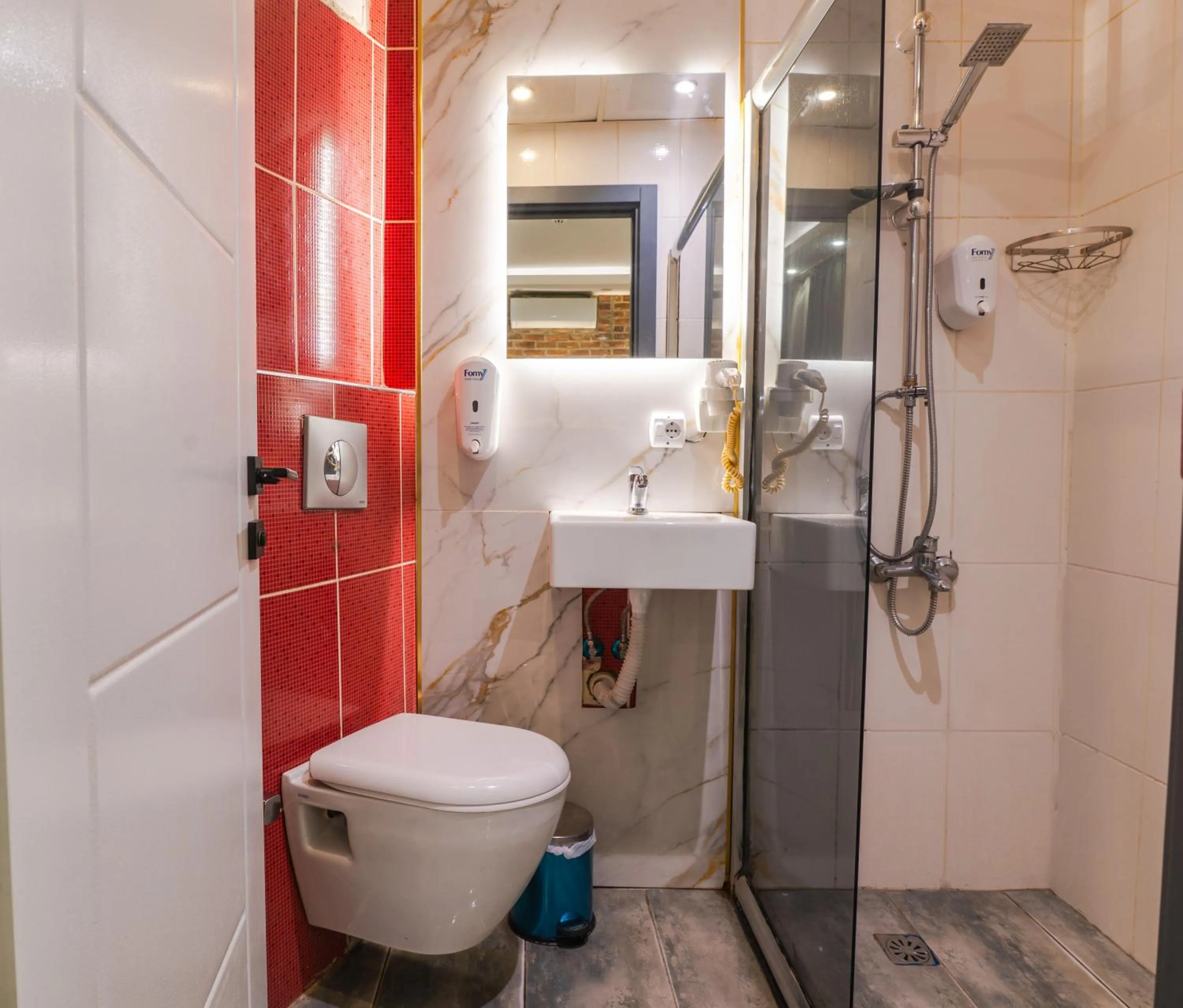 Toilet in Dolce Vita Suite Hotel