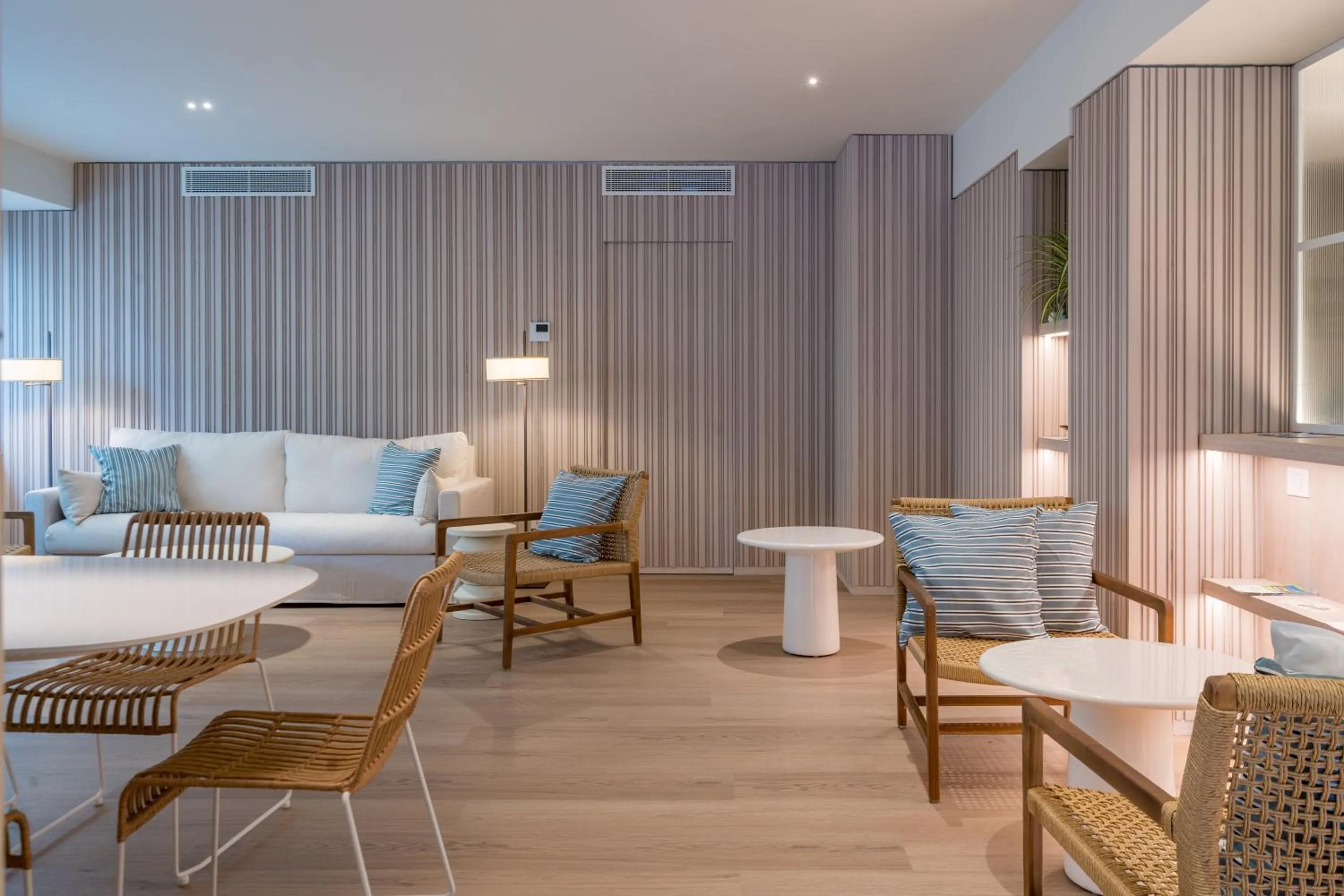 Communal lounge/ TV room in Hotel Panorama