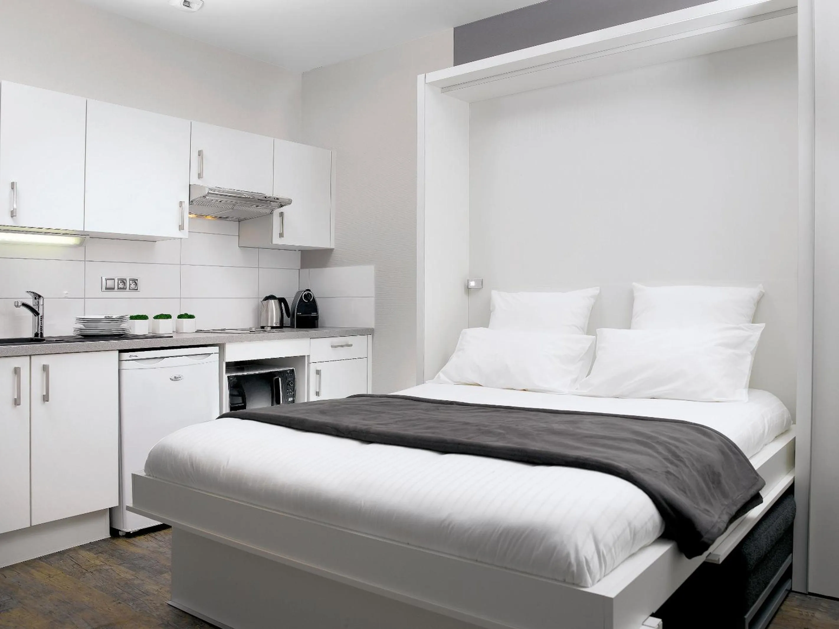 Kitchen or kitchenette, Bed in Appartements Le 32