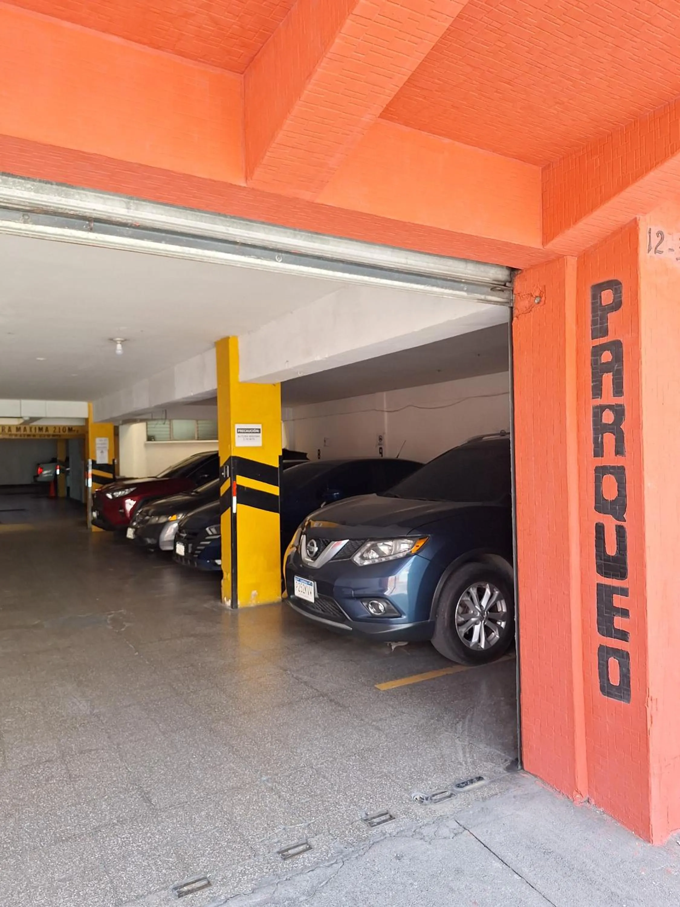 Parking in Hotel Spring