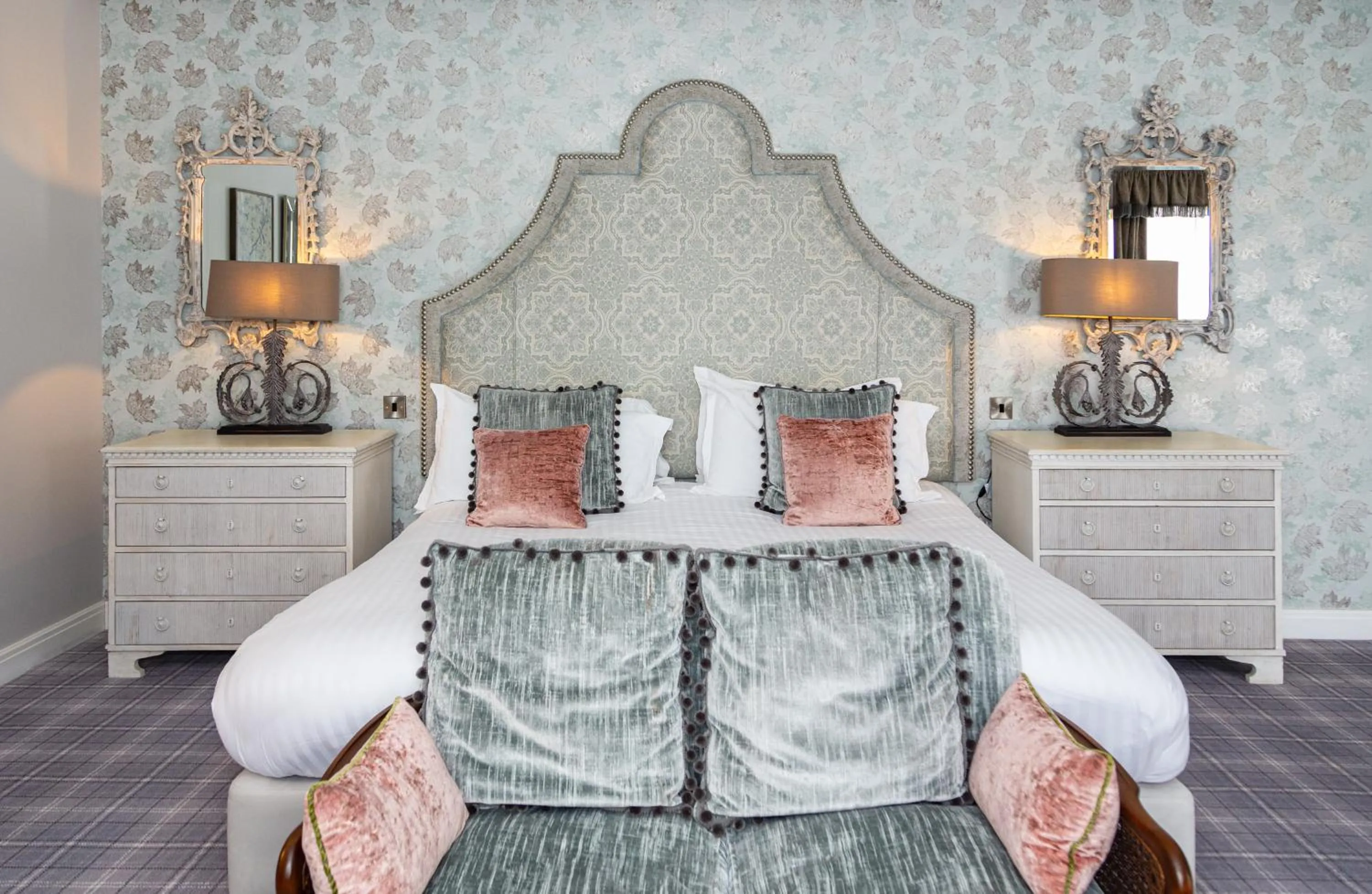 Bed in Peak Edge Hotel