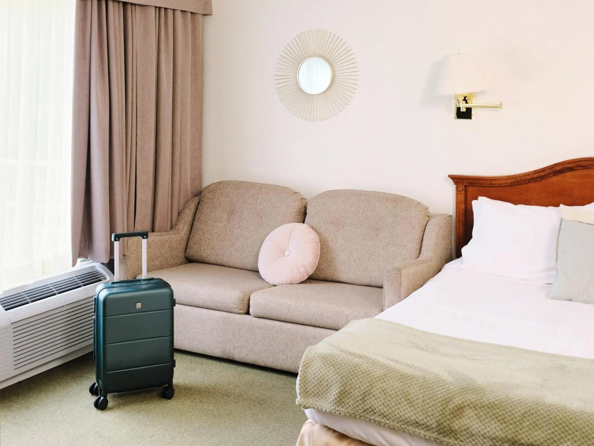 Bed in BATTURES Hotel Fjord Saguenay