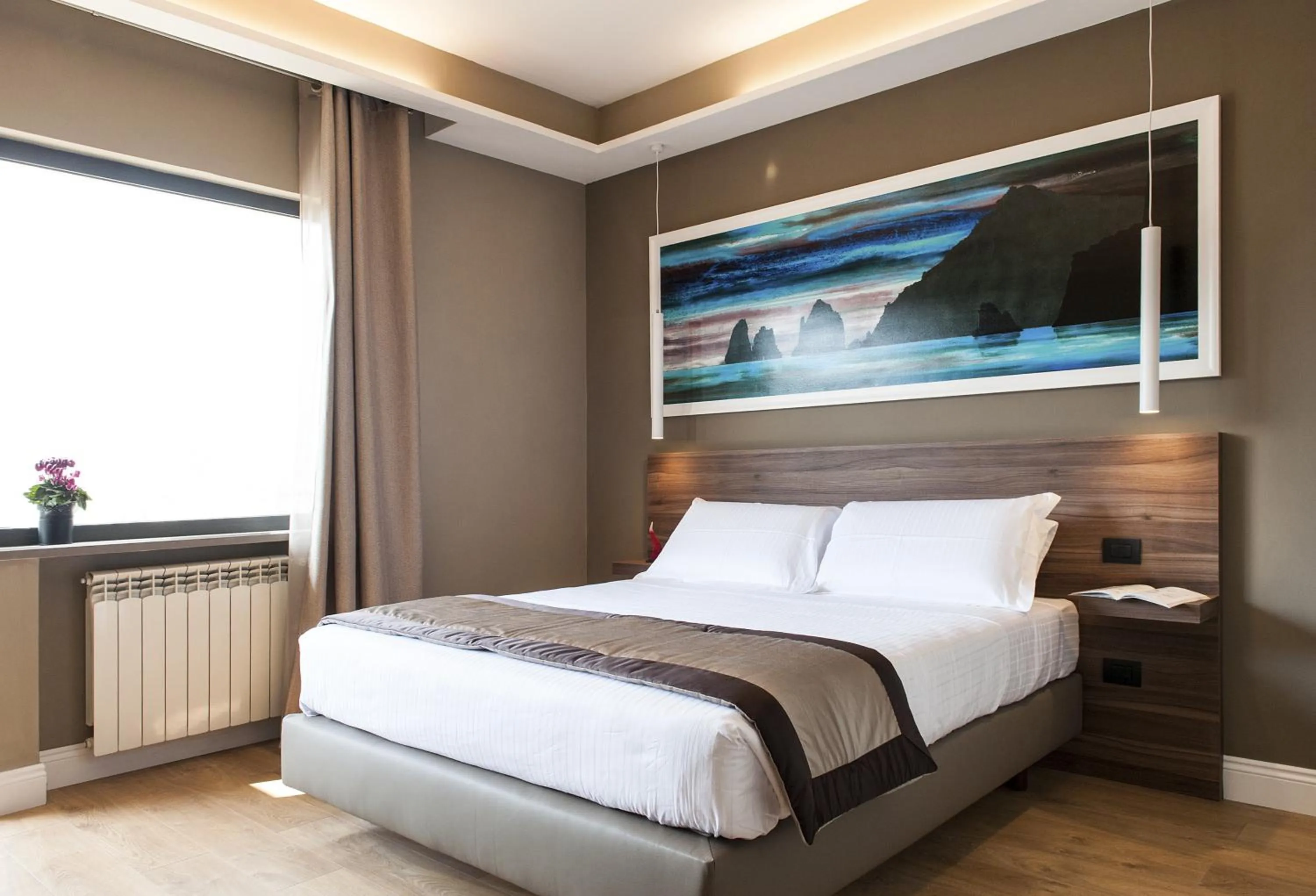 Day, Bed in 7th Floor Suite