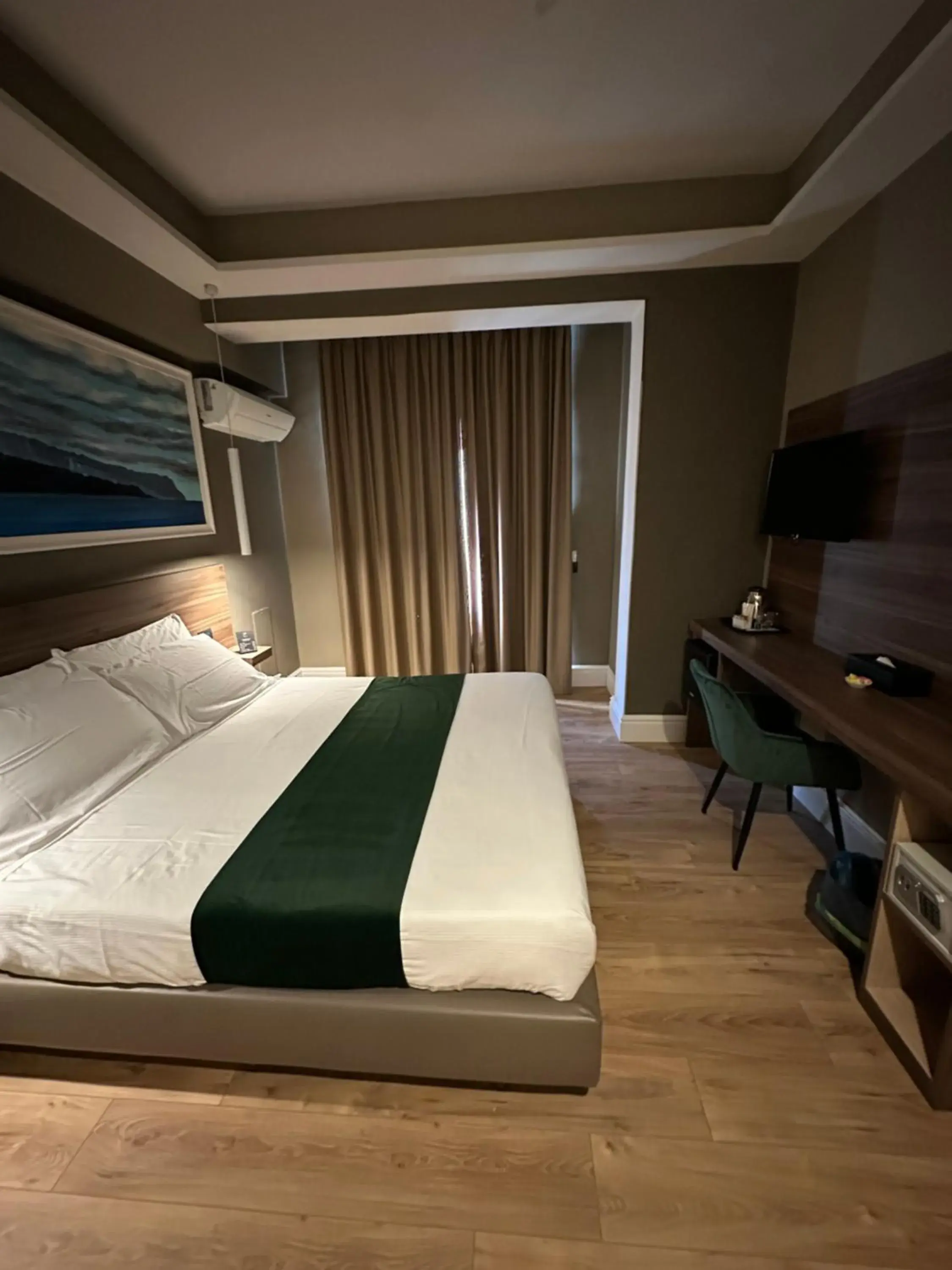 Bed in 7th Floor Suite Bed in 7th Floor Suite